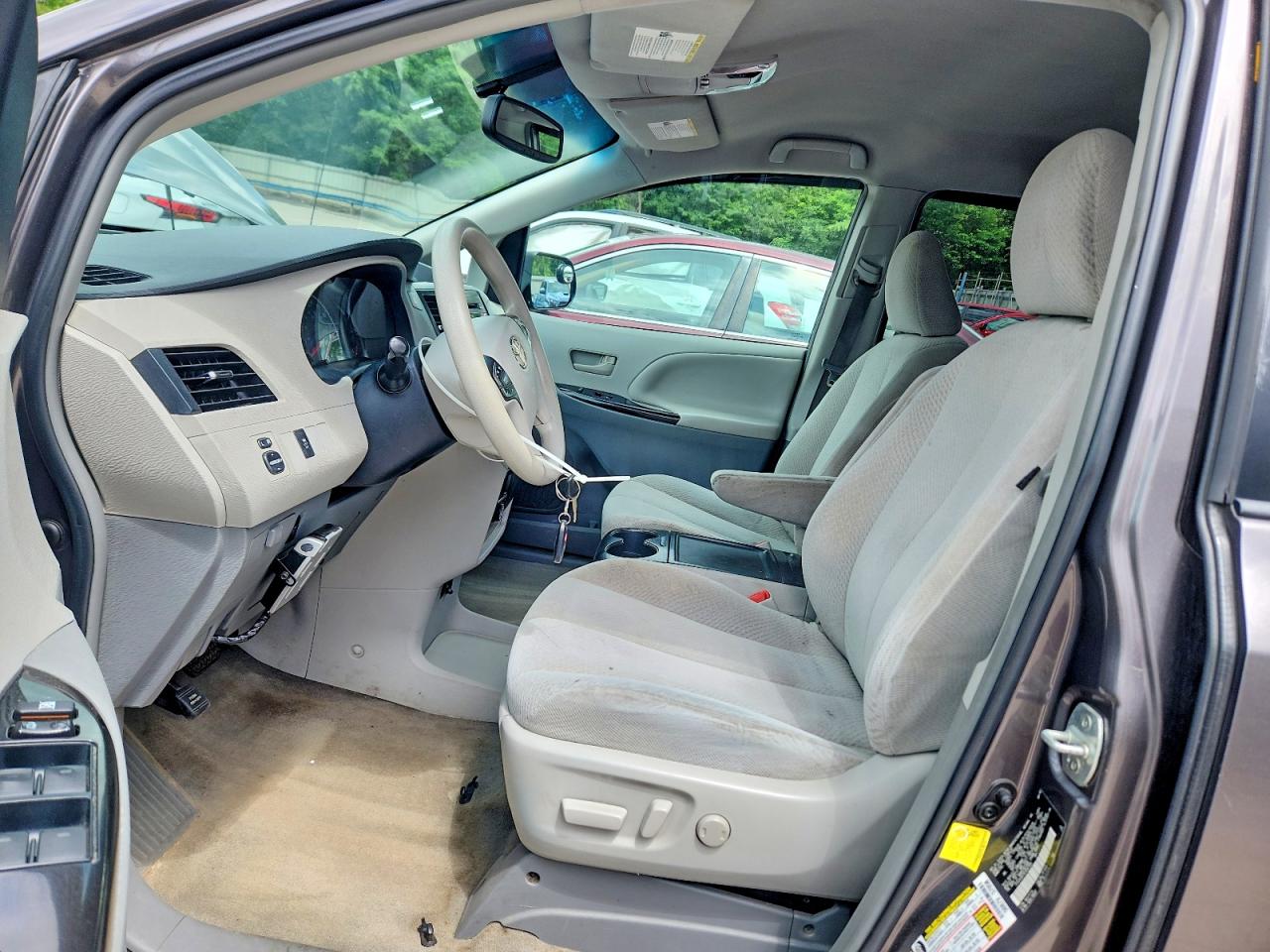 2012 Toyota Sienna Le Серый vin: 5TDJK3DC9CS047355