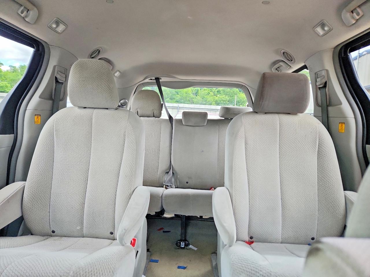 2012 Toyota Sienna Le Серый vin: 5TDJK3DC9CS047355