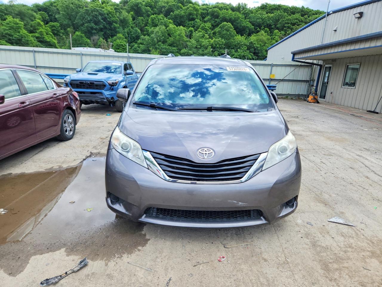 2012 Toyota Sienna Le Серый vin: 5TDJK3DC9CS047355