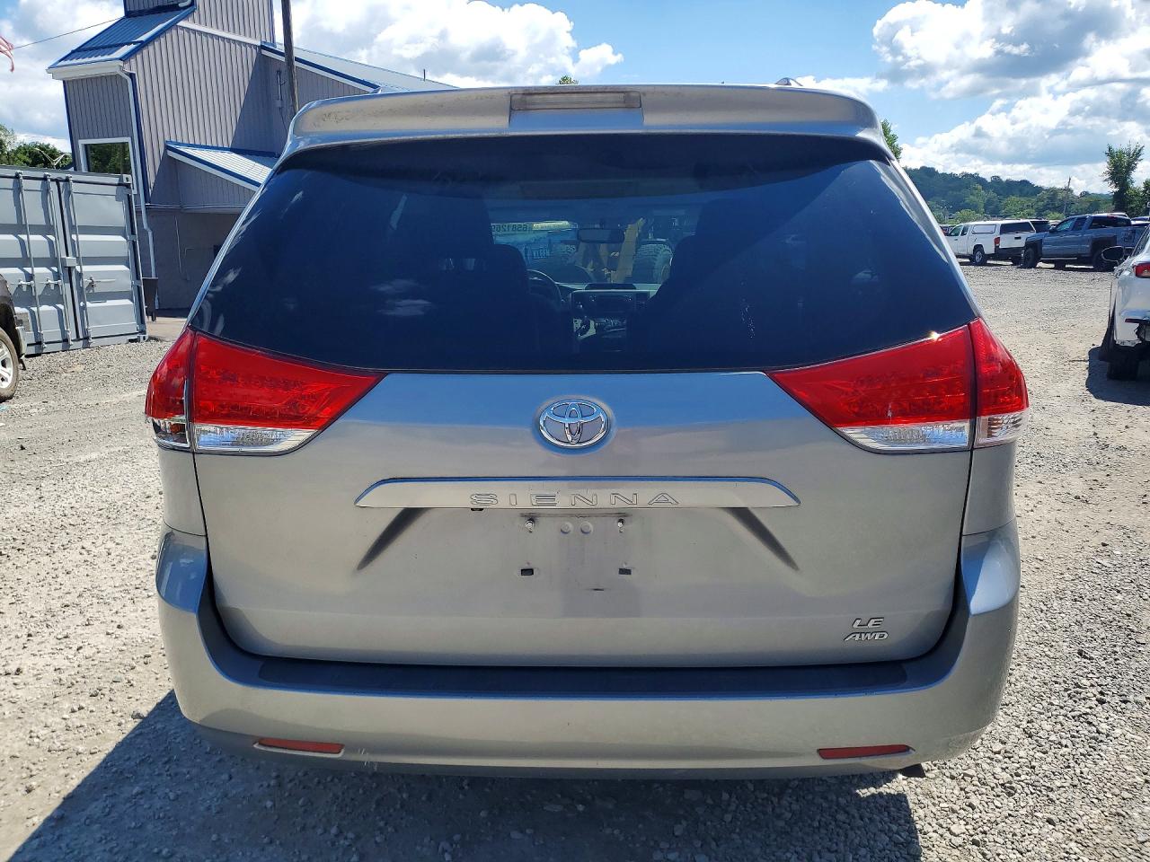 2014 Toyota Sienna Le Silver vin: 5TDJK3DC9ES088359