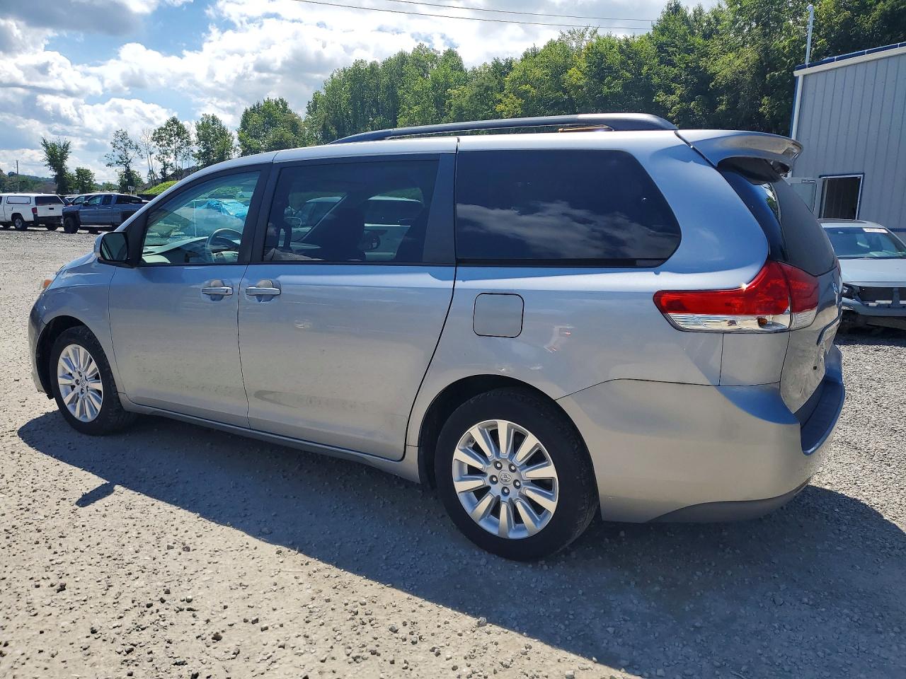 2014 Toyota Sienna Le Silver vin: 5TDJK3DC9ES088359