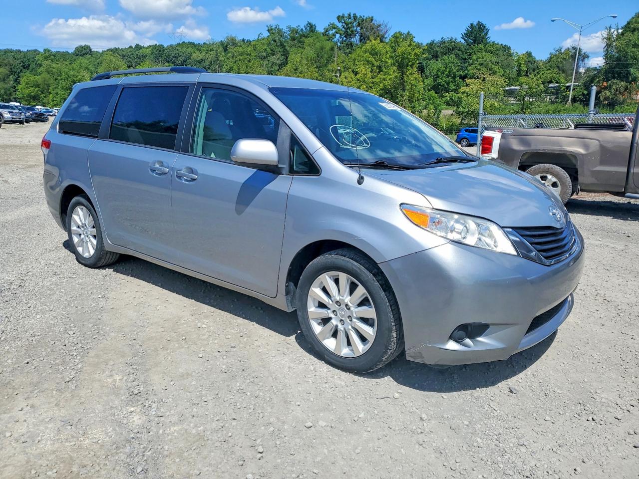2014 Toyota Sienna Le Silver vin: 5TDJK3DC9ES088359