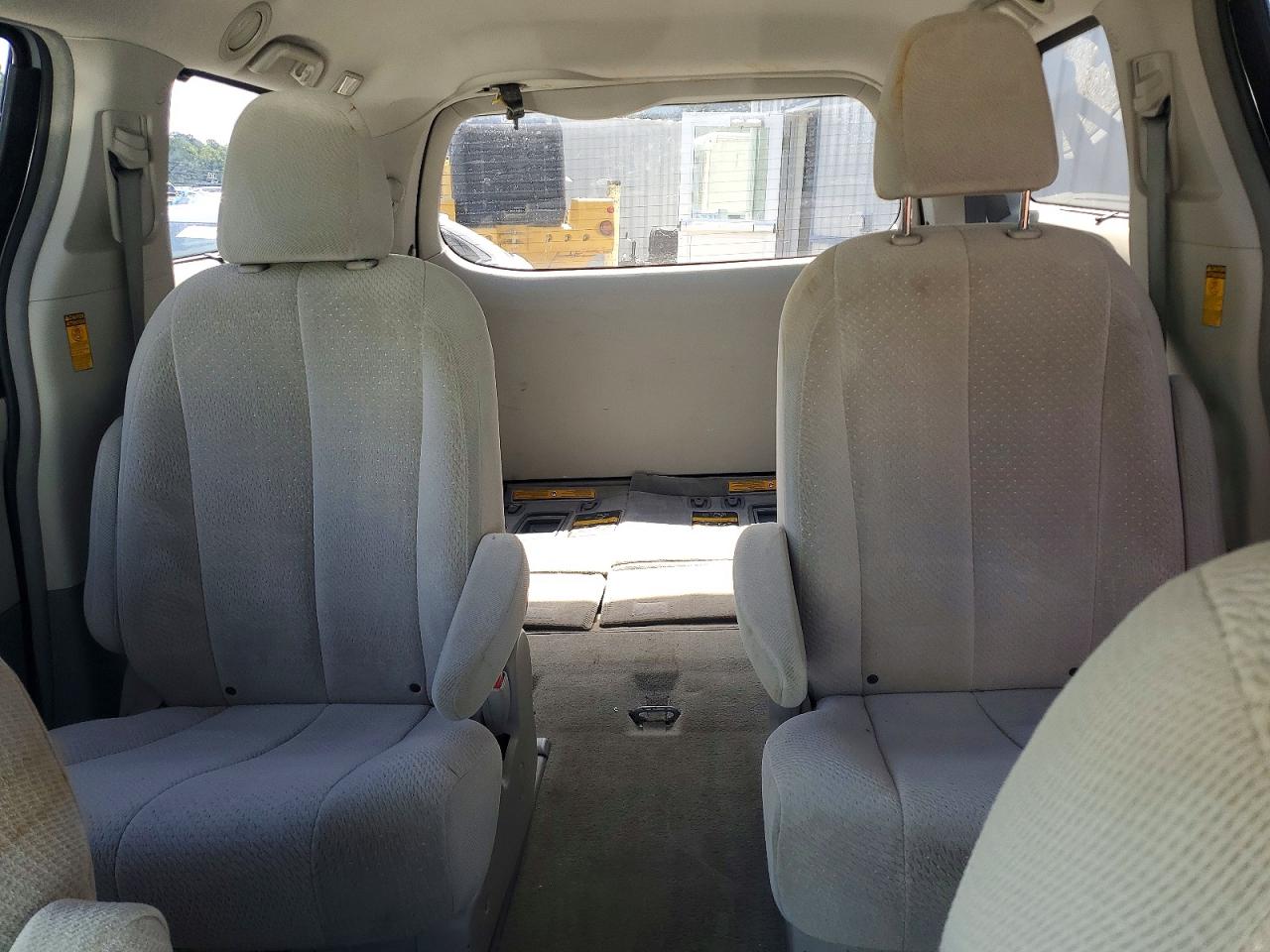 2014 Toyota Sienna Le Silver vin: 5TDJK3DC9ES088359