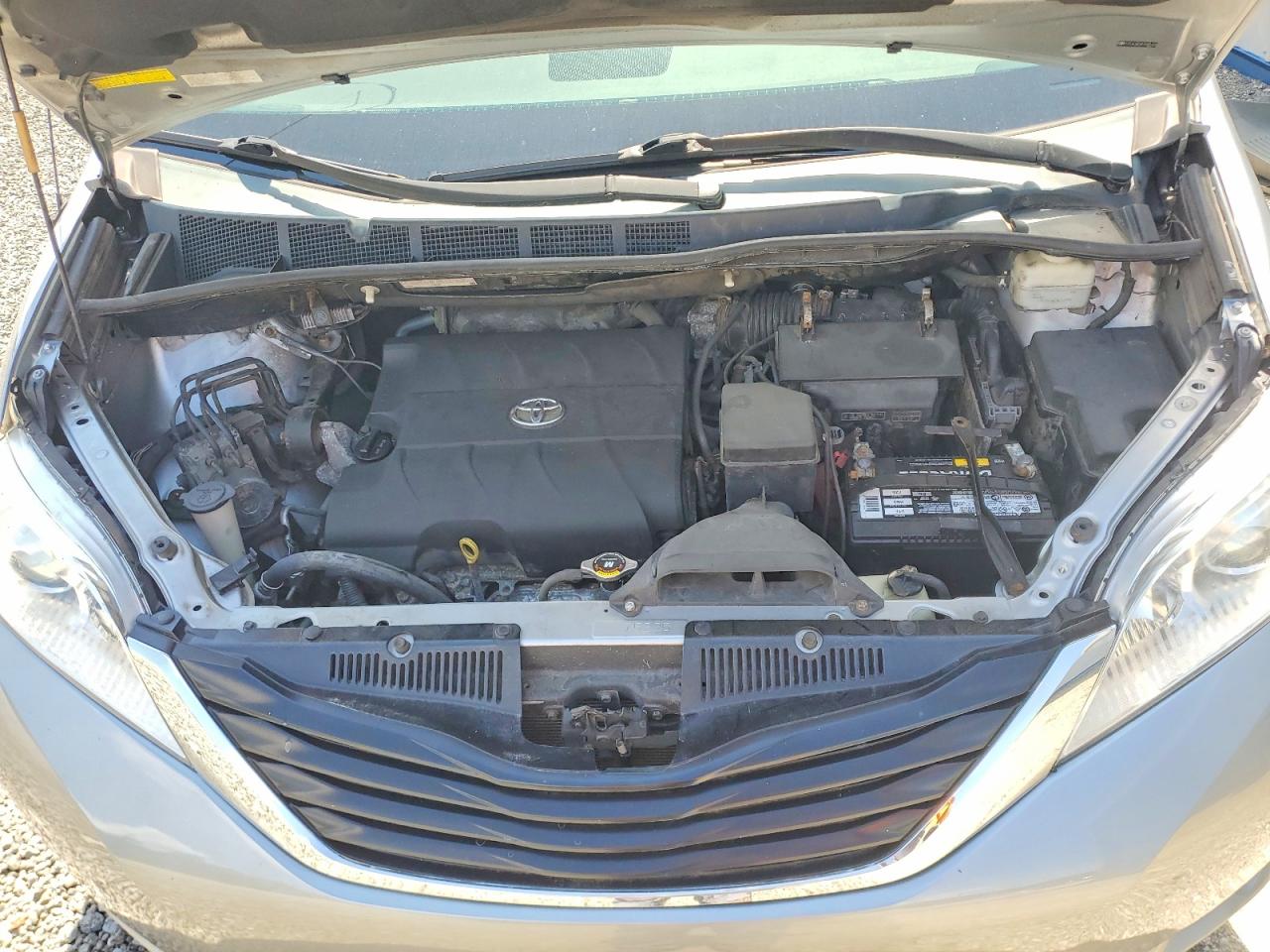 2014 Toyota Sienna Le Silver vin: 5TDJK3DC9ES088359