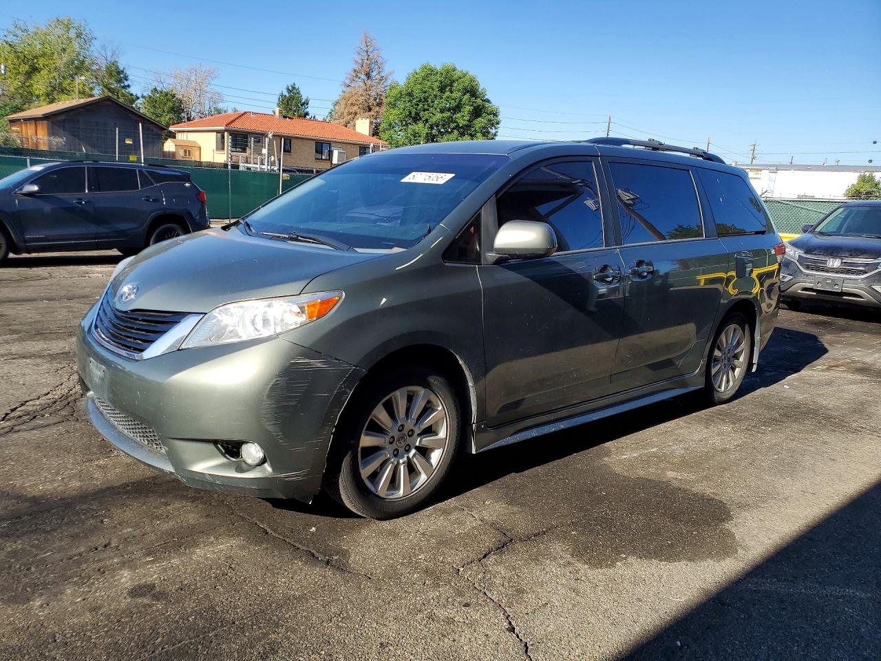 2014 Toyota Sienna Le Green vin: 5TDJK3DC9ES089219