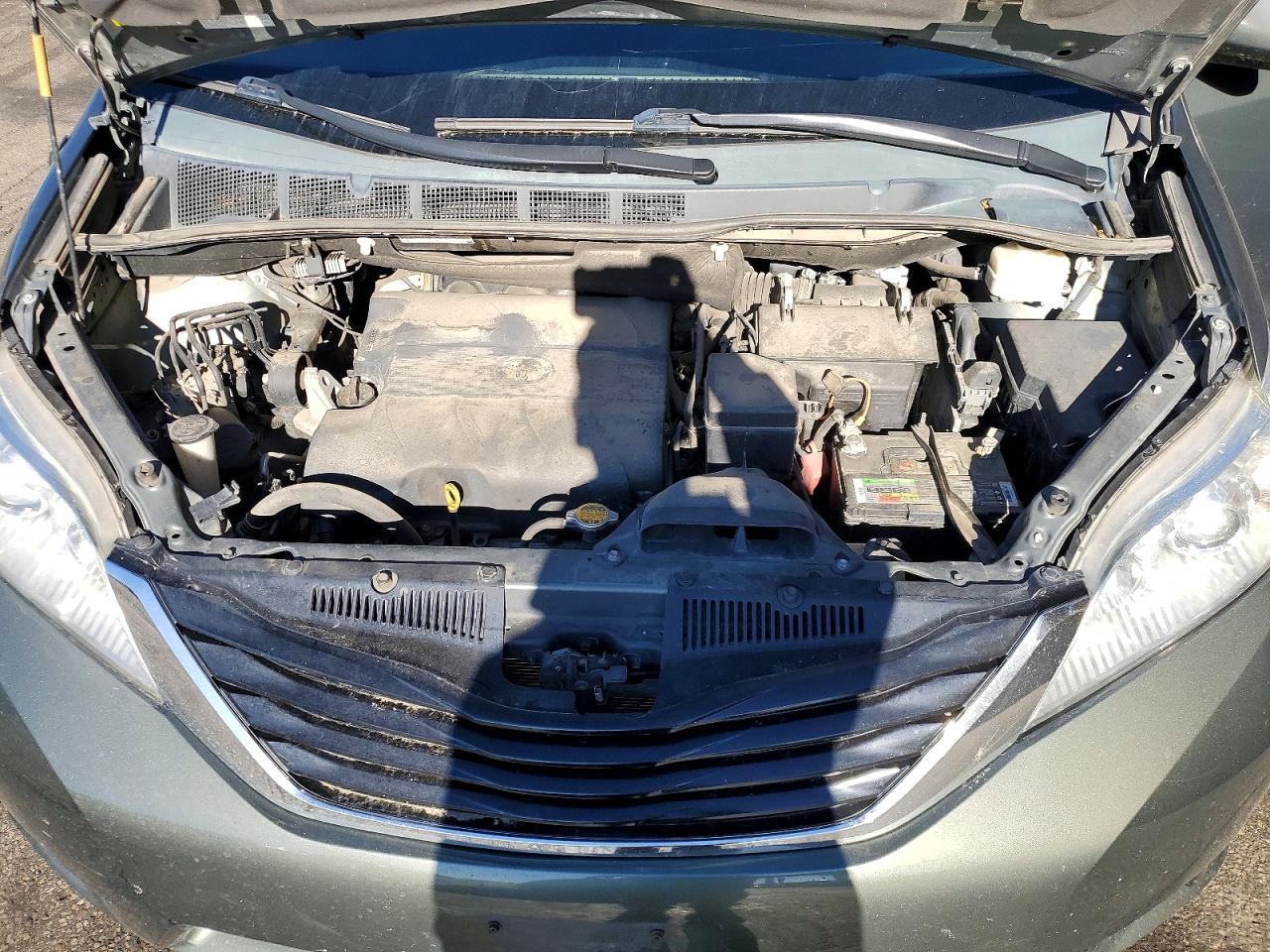 2014 Toyota Sienna Le Green vin: 5TDJK3DC9ES089219