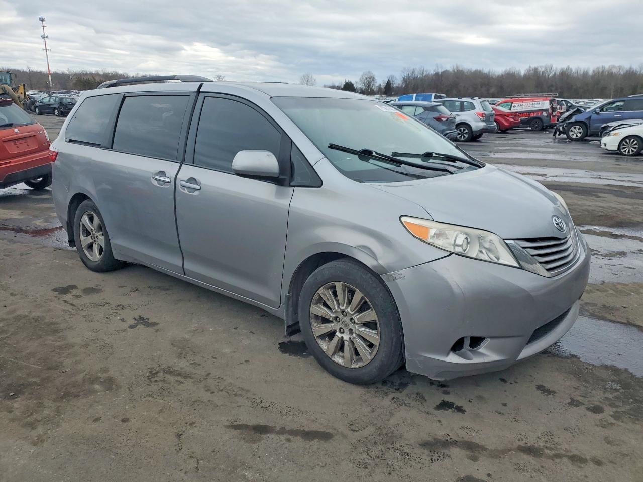 2015 Toyota Sienna Le Серый vin: 5TDJK3DC9FS094888