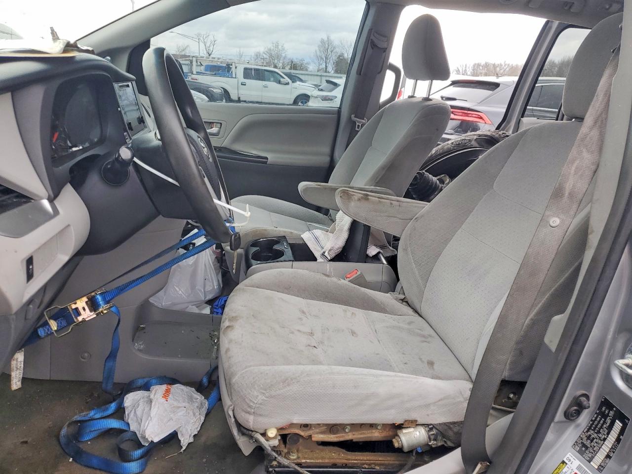 2015 Toyota Sienna Le Серый vin: 5TDJK3DC9FS094888