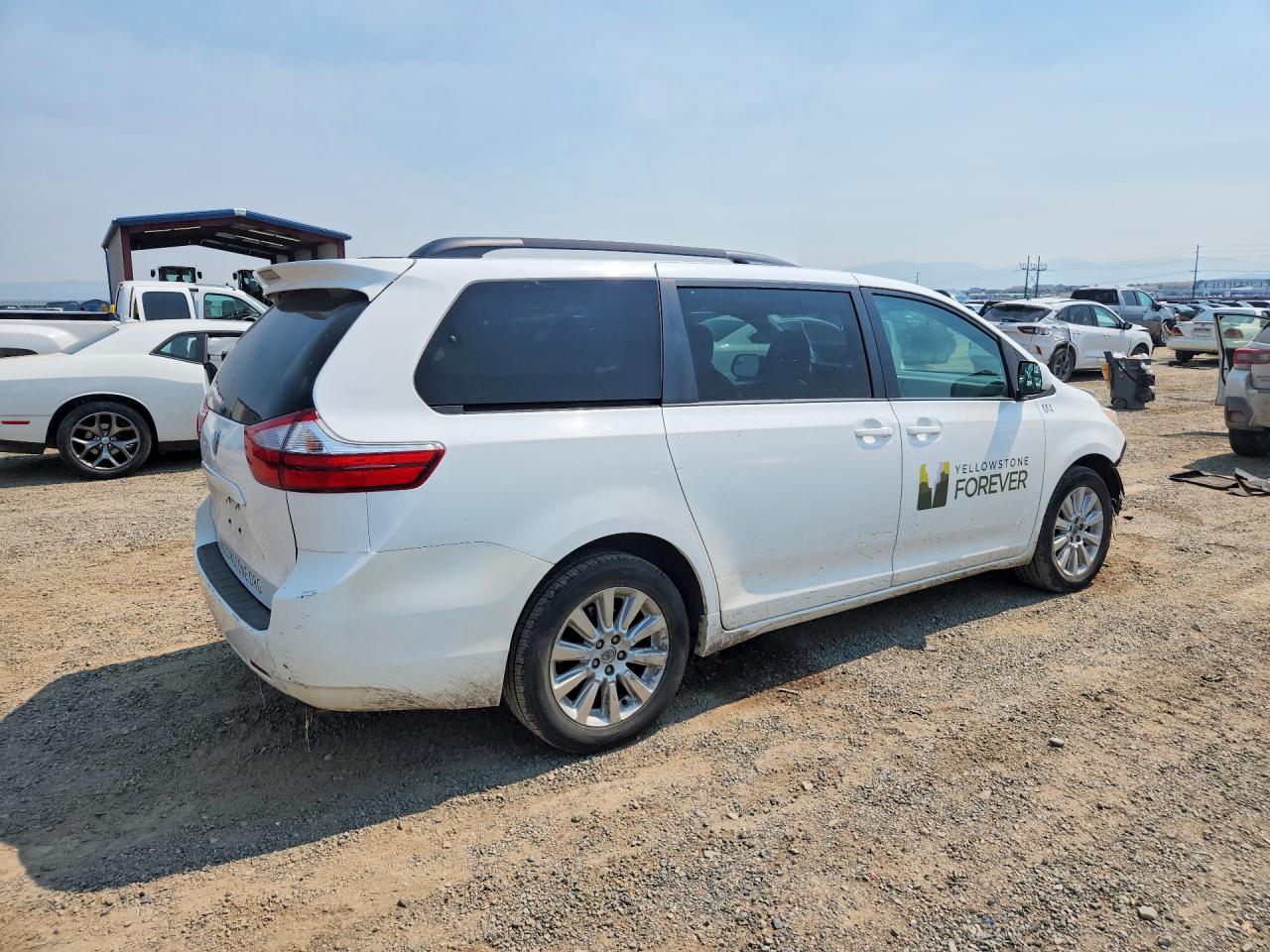 2015 Toyota Sienna Le White vin: 5TDJK3DC9FS117375