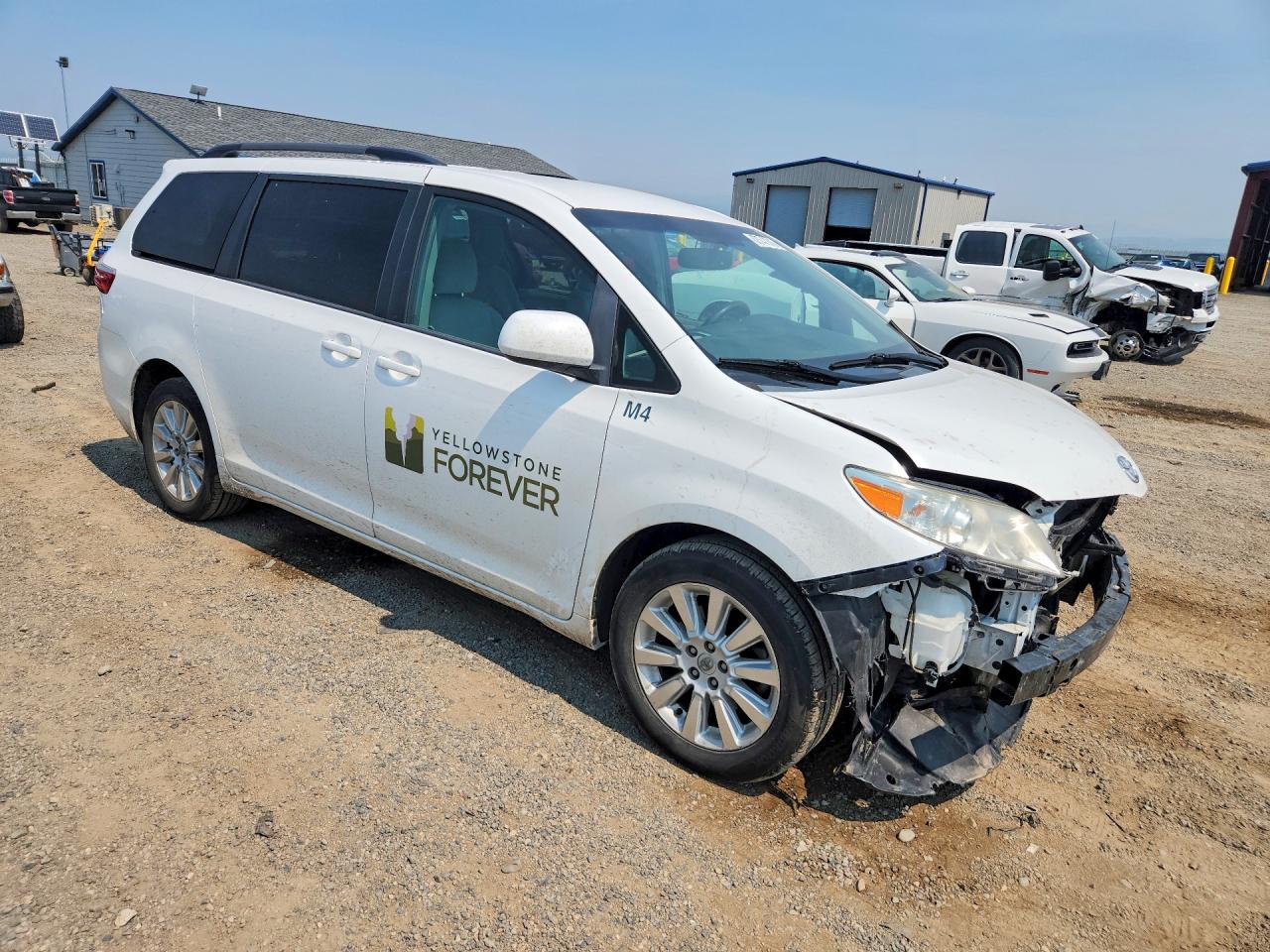 2015 Toyota Sienna Le White vin: 5TDJK3DC9FS117375