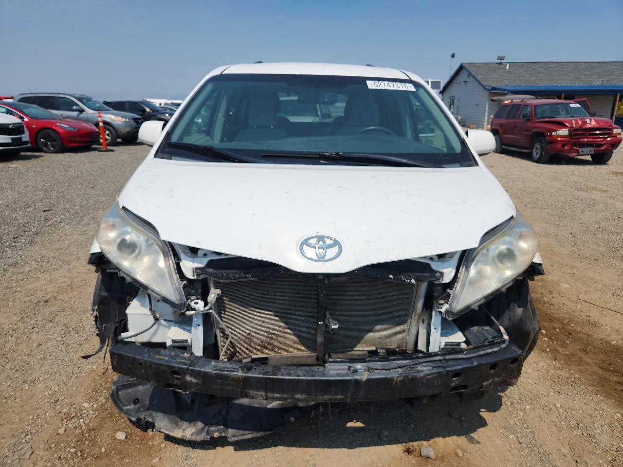 2015 Toyota Sienna Le White vin: 5TDJK3DC9FS117375
