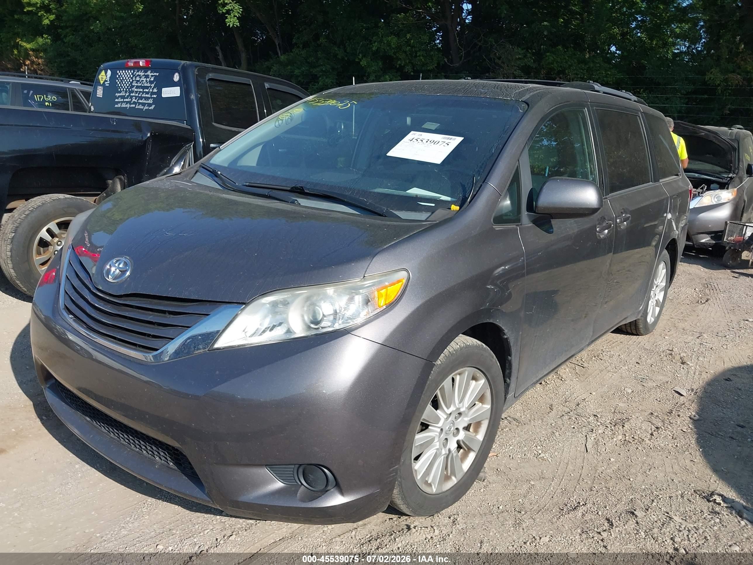 2015 Toyota Sienna Le 7 Passenger Gray vin: 5TDJK3DC9FS126206