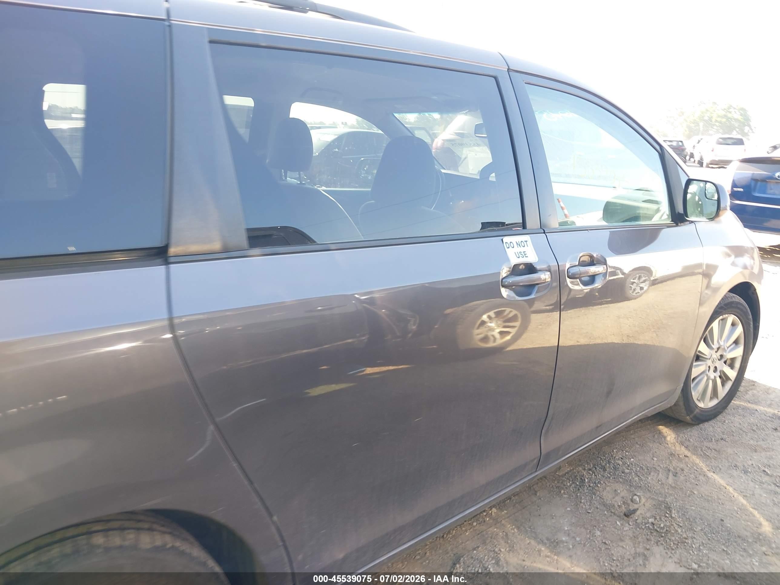 2015 Toyota Sienna Le 7 Passenger Gray vin: 5TDJK3DC9FS126206