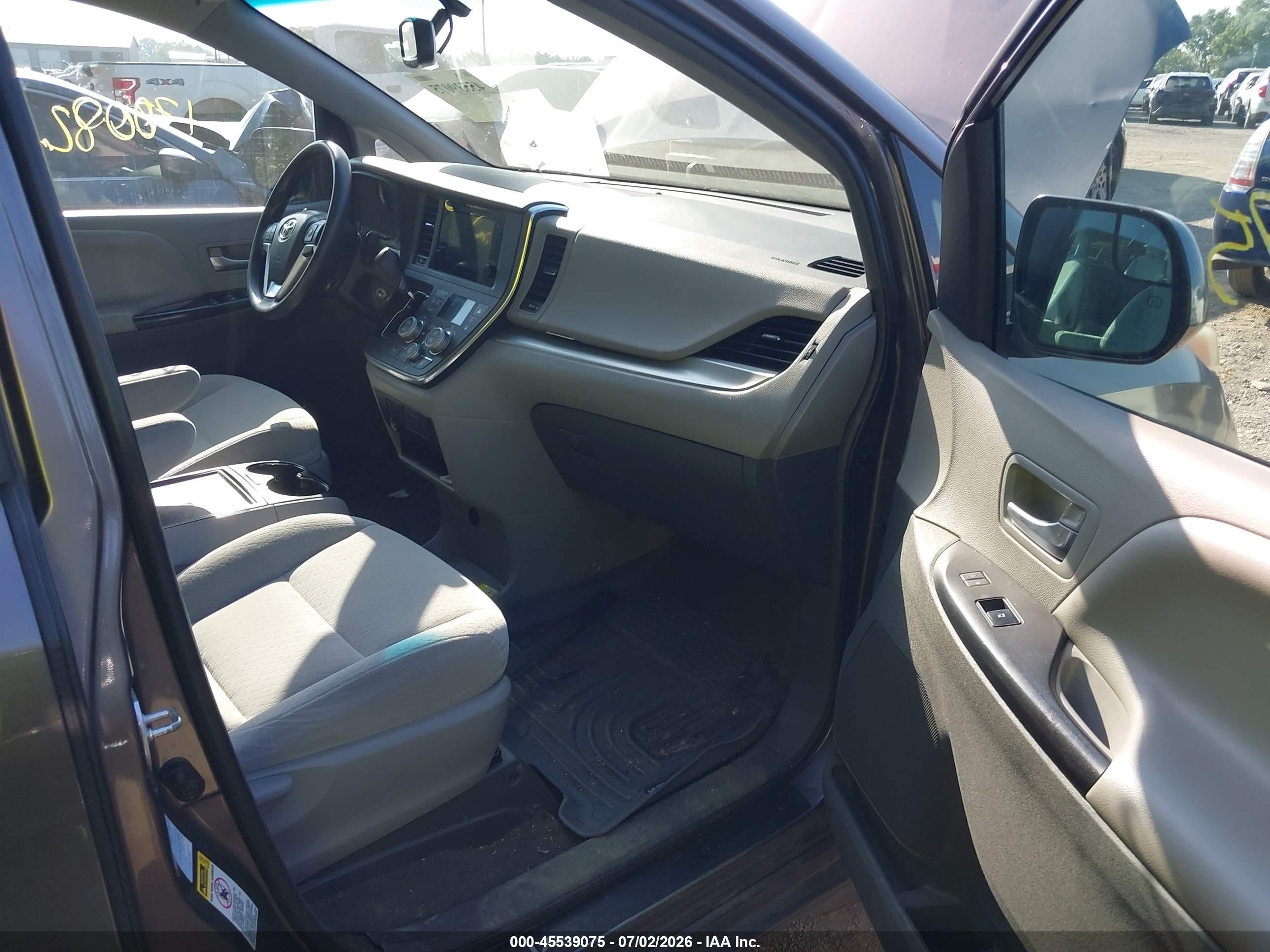2015 Toyota Sienna Le 7 Passenger Gray vin: 5TDJK3DC9FS126206