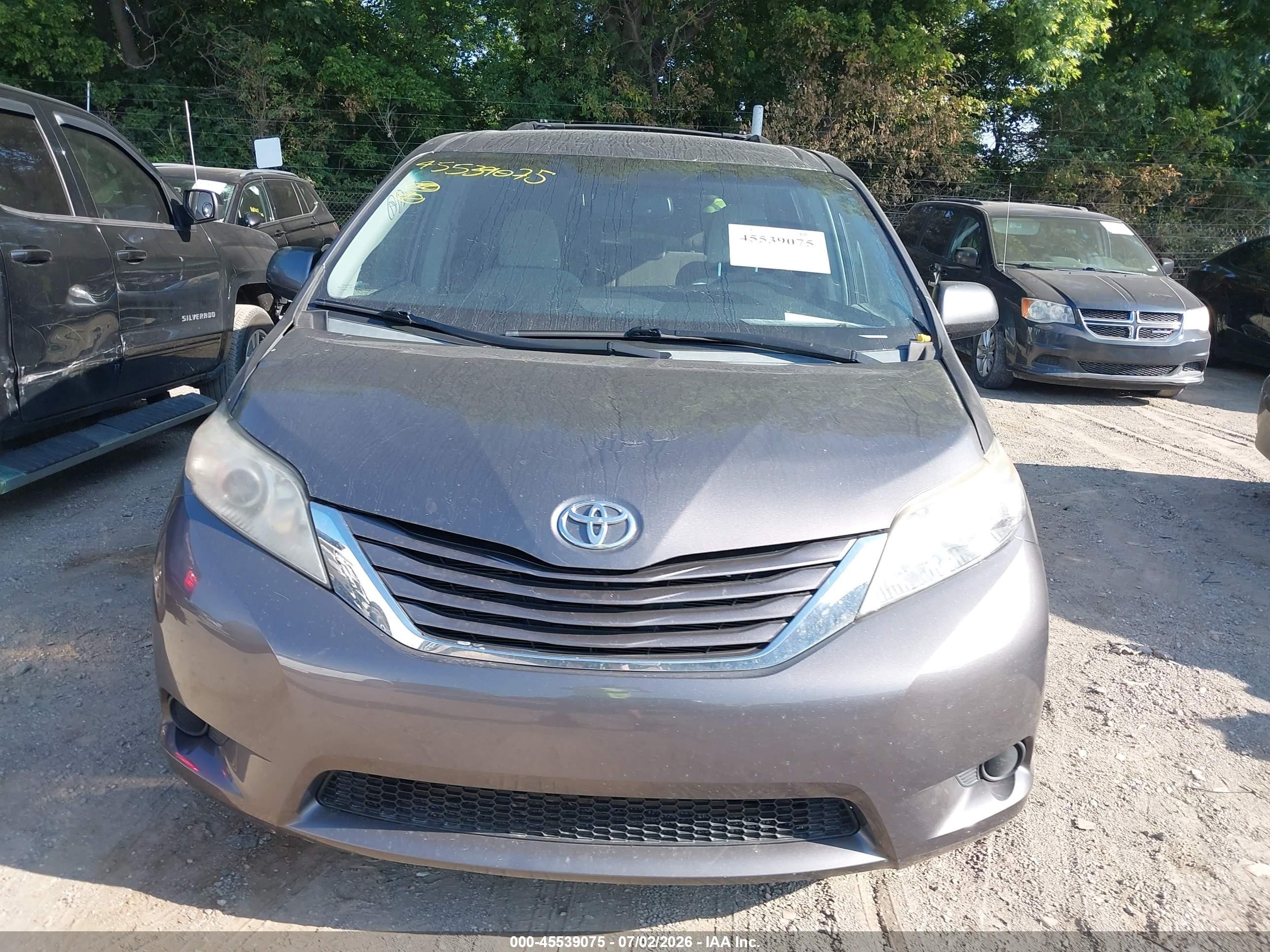 2015 Toyota Sienna Le 7 Passenger Gray vin: 5TDJK3DC9FS126206