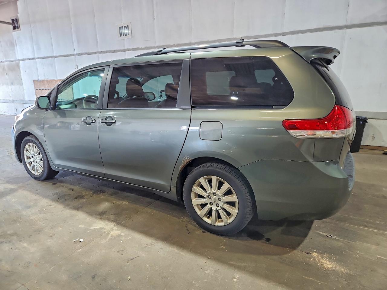 2011 Toyota Sienna Le Gray vin: 5TDJK3DCXBS007199