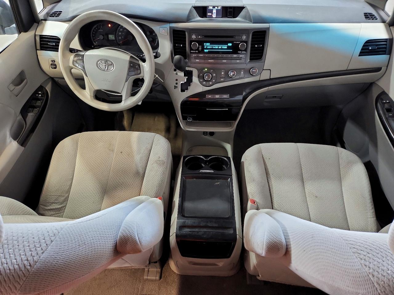 2011 Toyota Sienna Le Gray vin: 5TDJK3DCXBS007199
