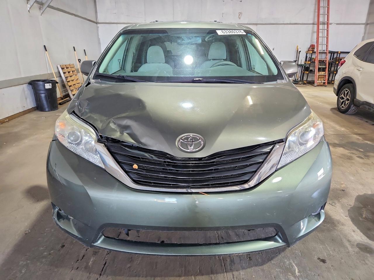 2011 Toyota Sienna Le Gray vin: 5TDJK3DCXBS007199
