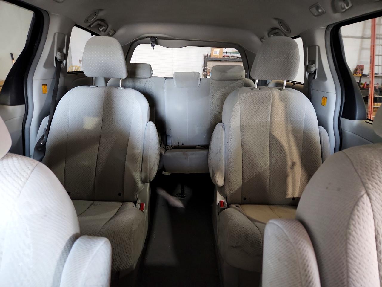 2011 Toyota Sienna Le Gray vin: 5TDJK3DCXBS007199