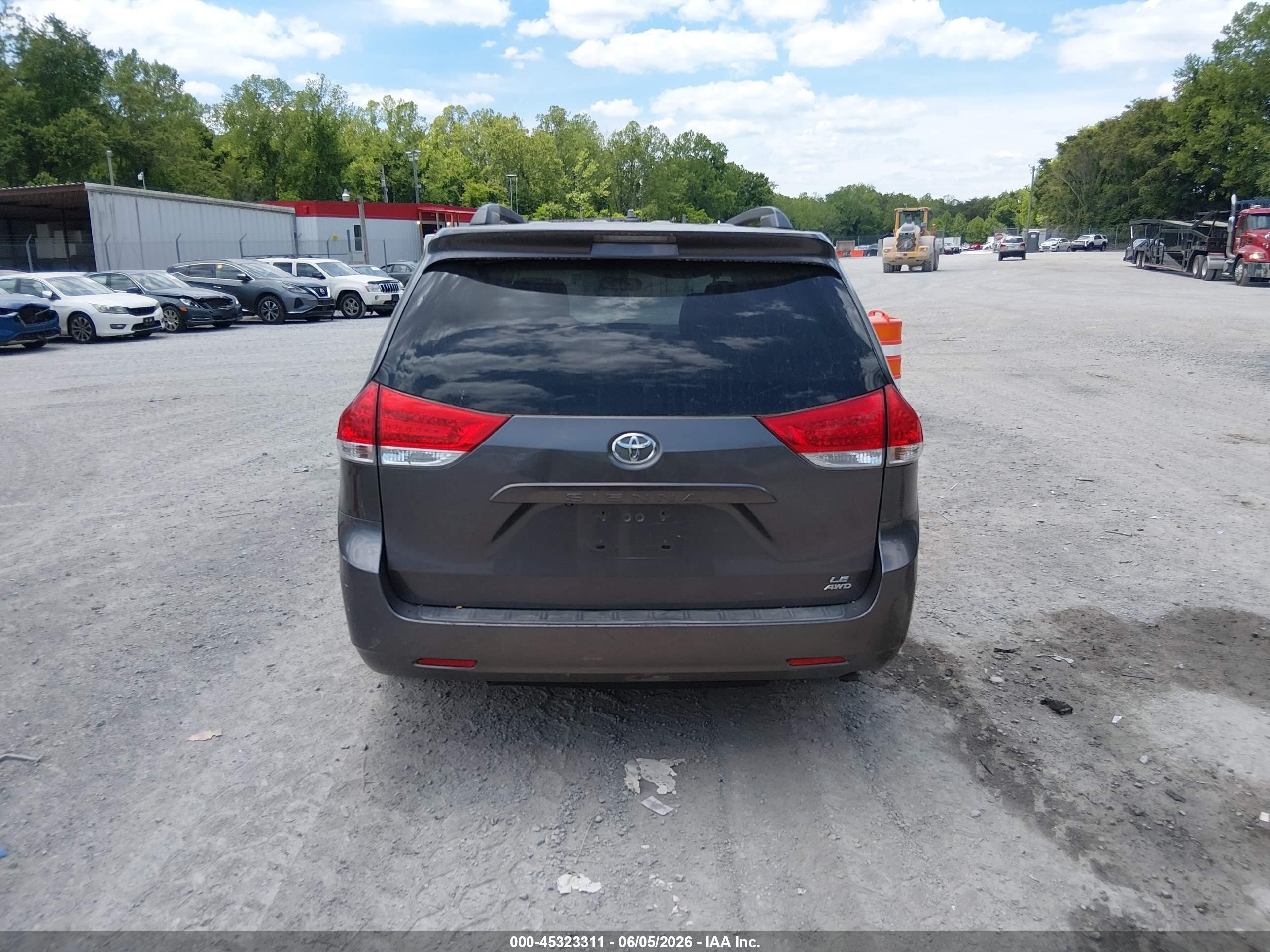 2011 Toyota Sienna Le Gray vin: 5TDJK3DCXBS015223