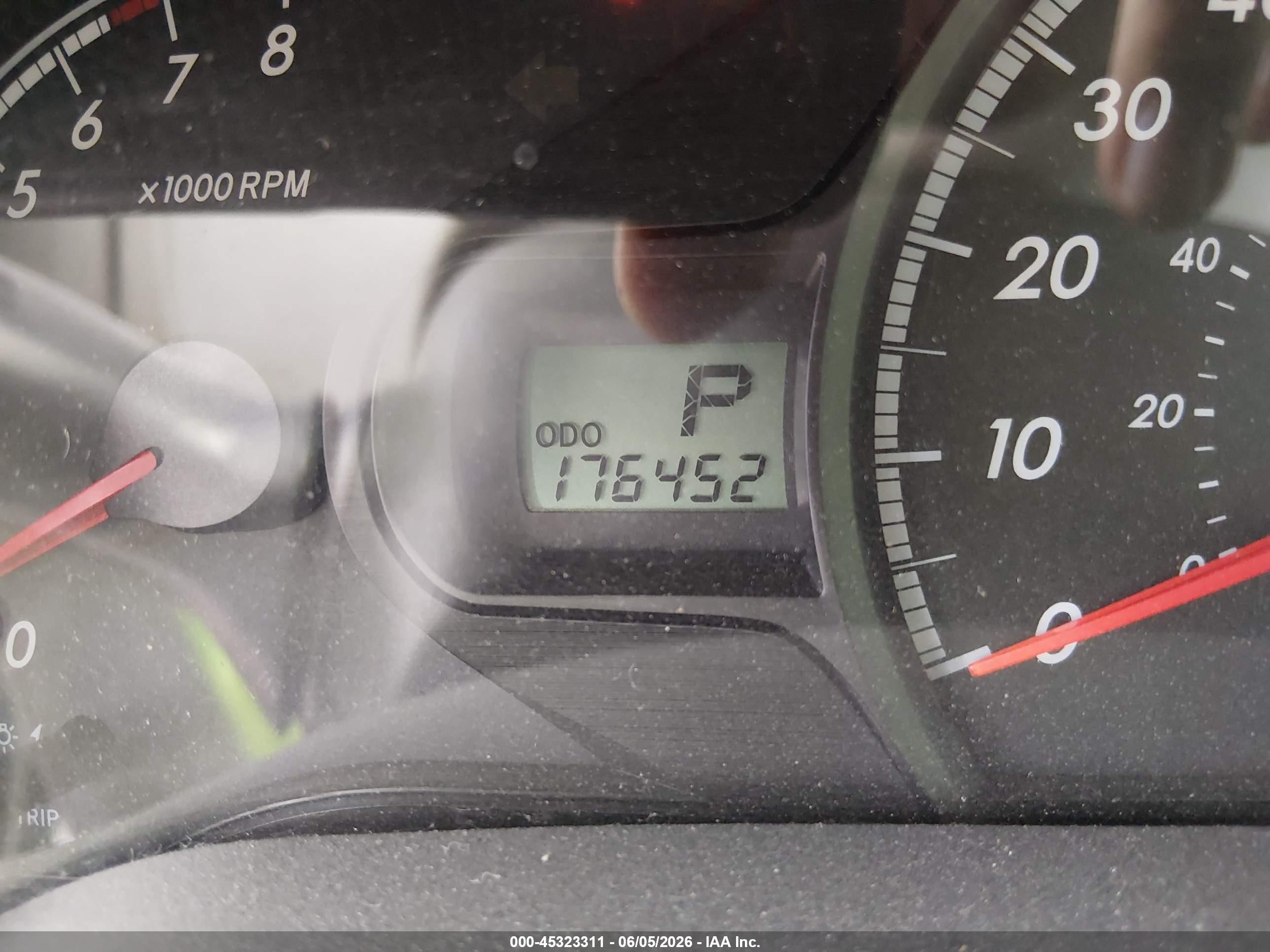 2011 Toyota Sienna Le Gray vin: 5TDJK3DCXBS015223