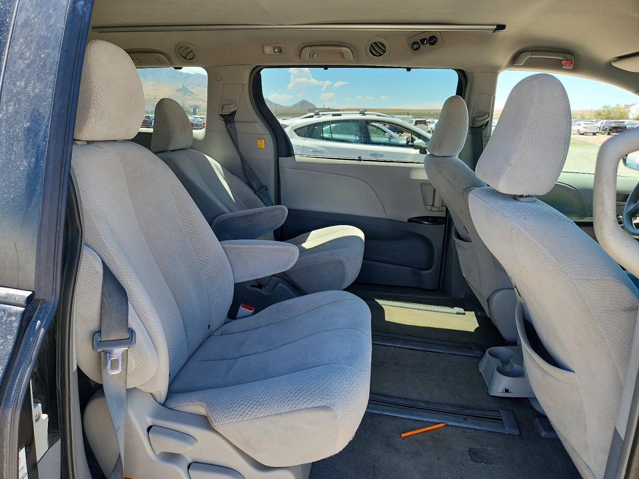 2012 Toyota Sienna Le Black vin: 5TDJK3DCXCS040740