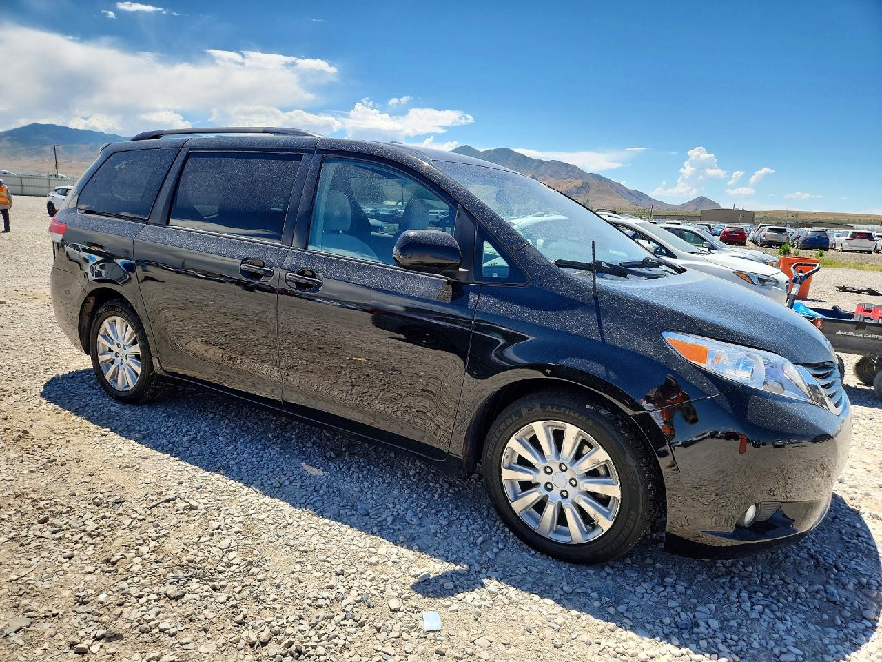 2012 Toyota Sienna Le Black vin: 5TDJK3DCXCS040740