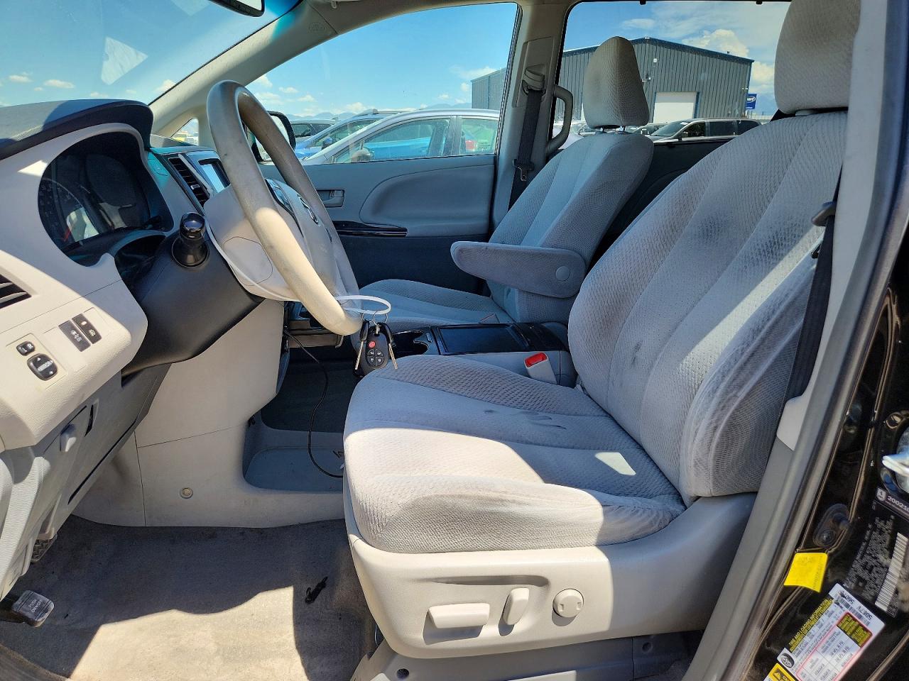 2012 Toyota Sienna Le Black vin: 5TDJK3DCXCS040740