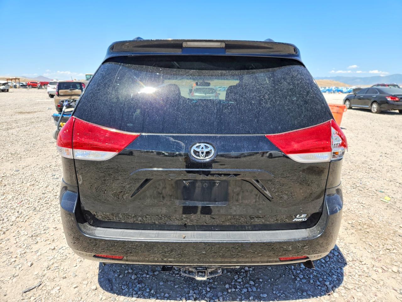 2012 Toyota Sienna Le Black vin: 5TDJK3DCXCS040740