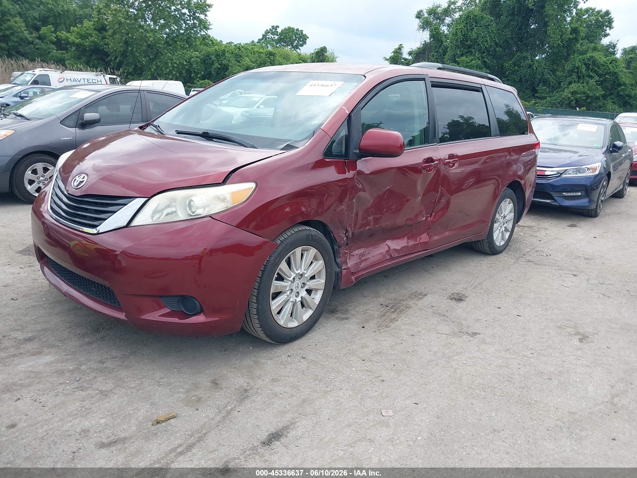 2012 Toyota Sienna Le 7 Passenger Maroon vin: 5TDJK3DCXCS041953
