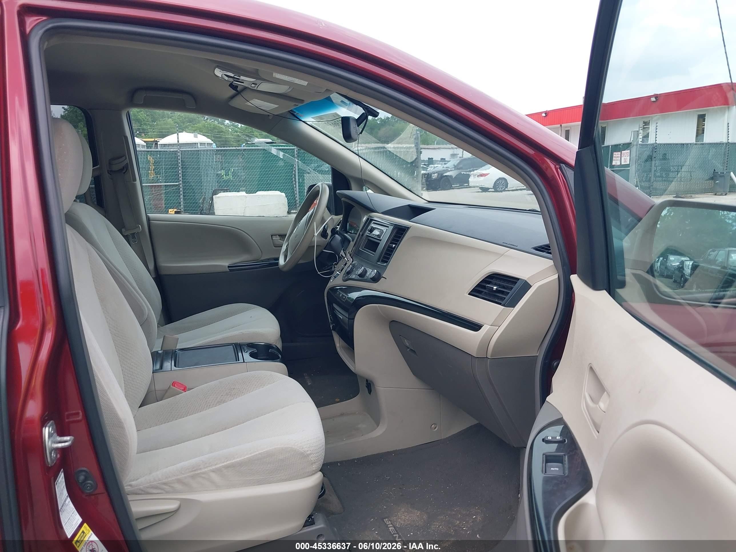 2012 Toyota Sienna Le 7 Passenger Maroon vin: 5TDJK3DCXCS041953