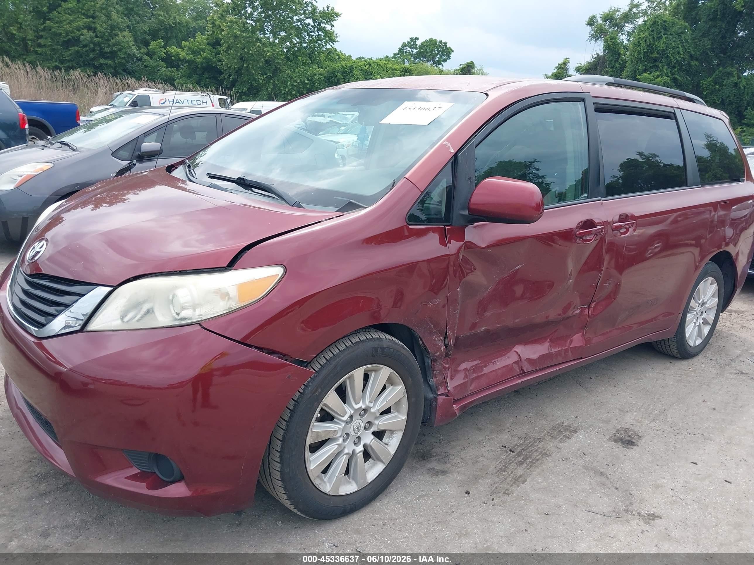 2012 Toyota Sienna Le 7 Passenger Maroon vin: 5TDJK3DCXCS041953
