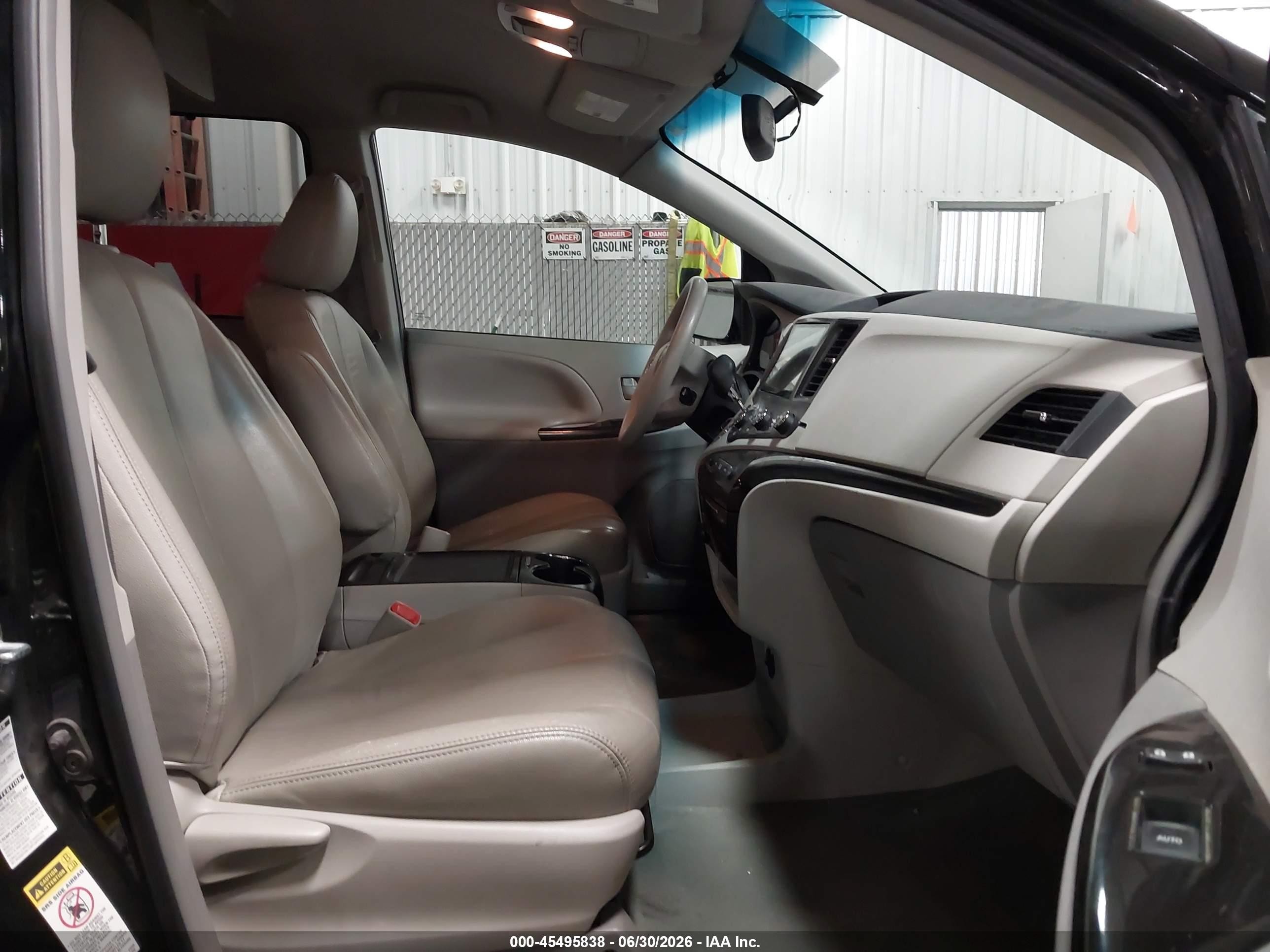 2012 Toyota Sienna Le 7 Passenger Black vin: 5TDJK3DCXCS042245