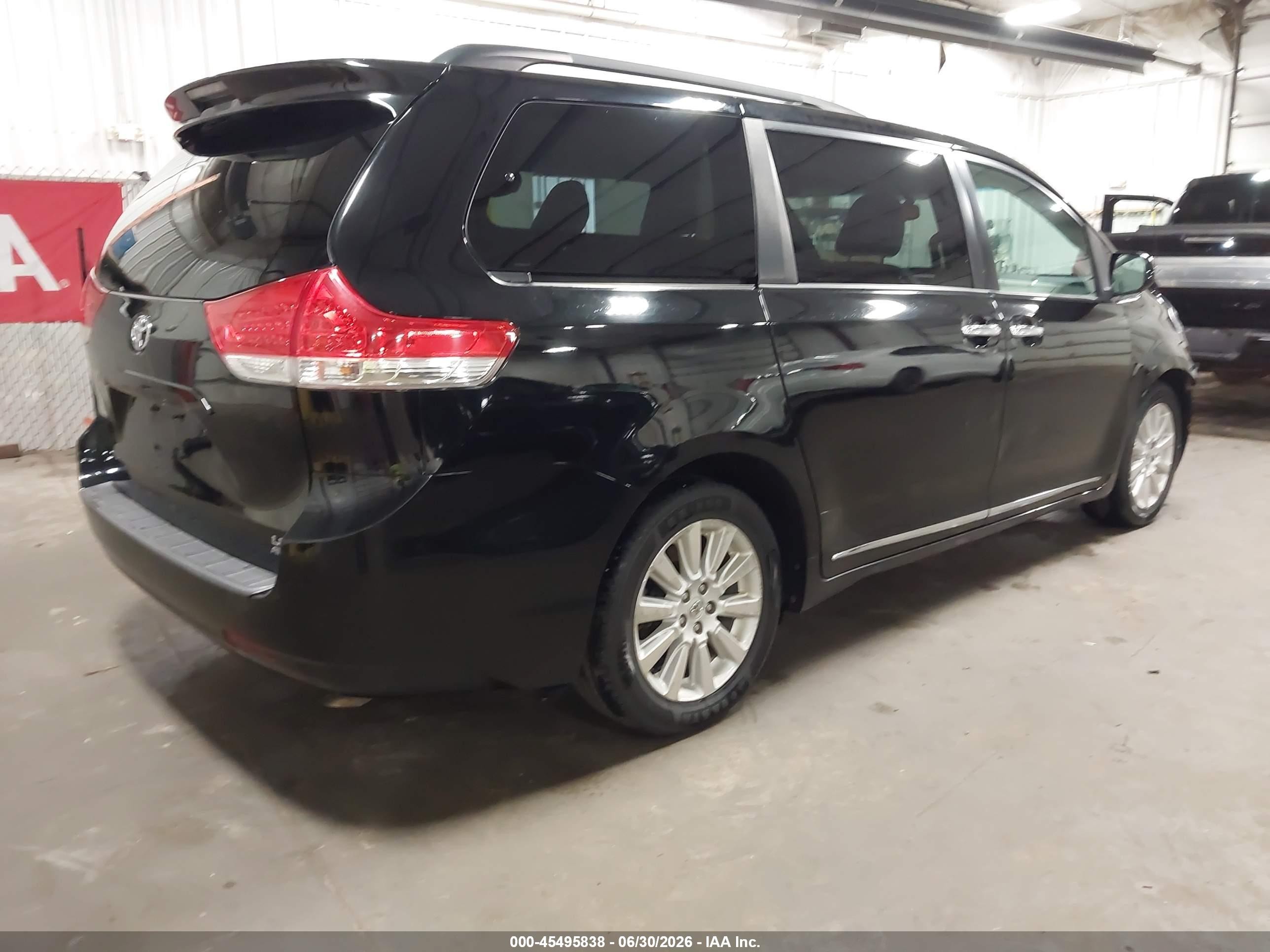 2012 Toyota Sienna Le 7 Passenger Black vin: 5TDJK3DCXCS042245