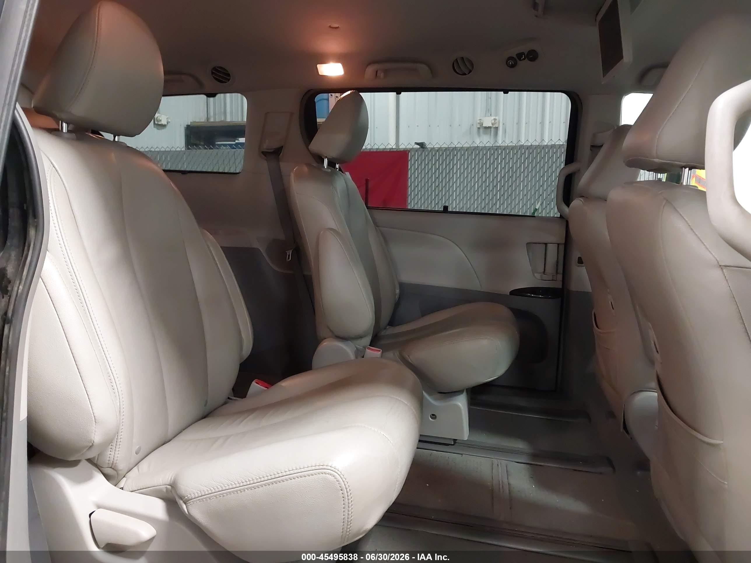 2012 Toyota Sienna Le 7 Passenger Black vin: 5TDJK3DCXCS042245