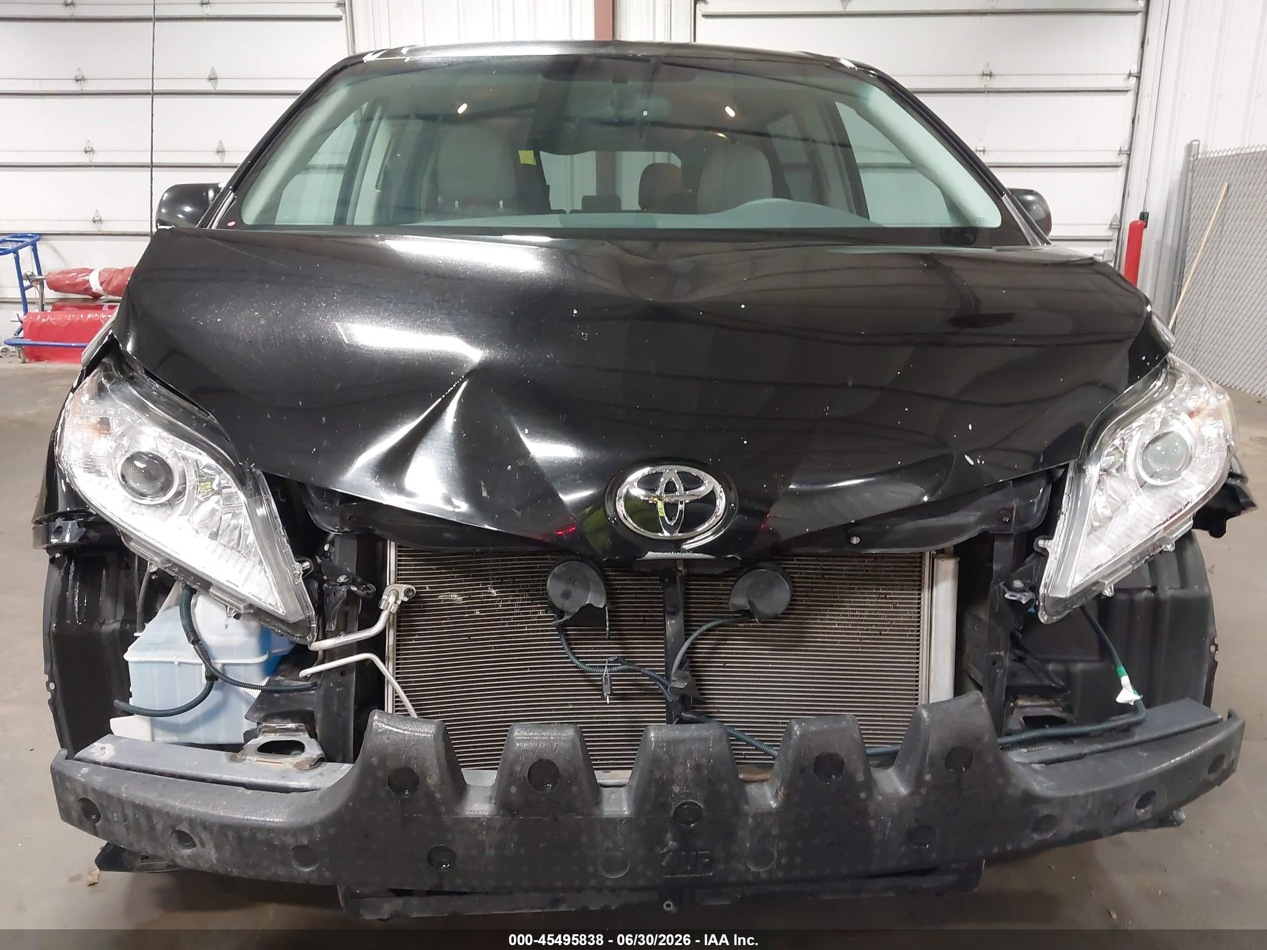 2012 Toyota Sienna Le 7 Passenger Black vin: 5TDJK3DCXCS042245