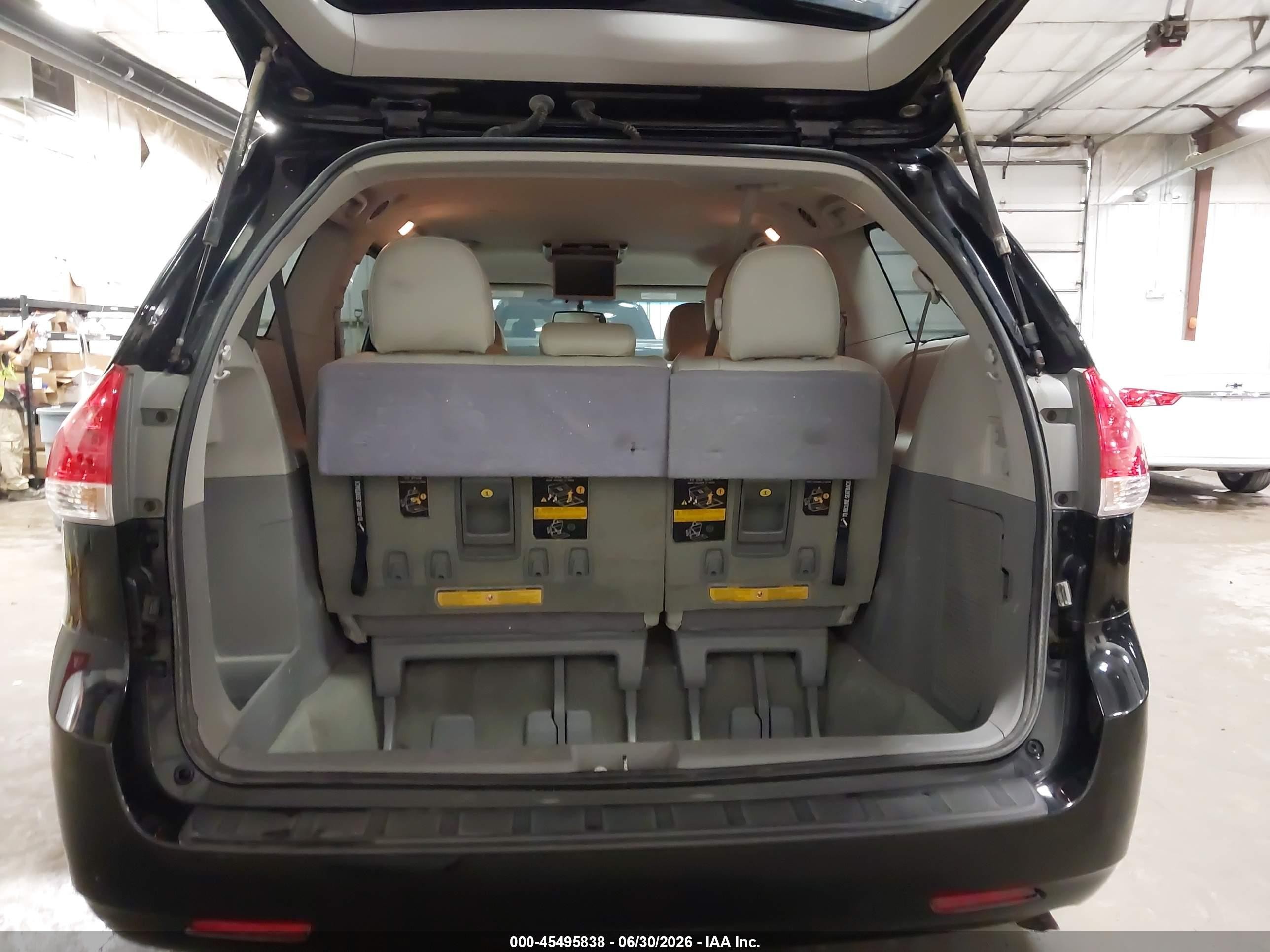 2012 Toyota Sienna Le 7 Passenger Black vin: 5TDJK3DCXCS042245