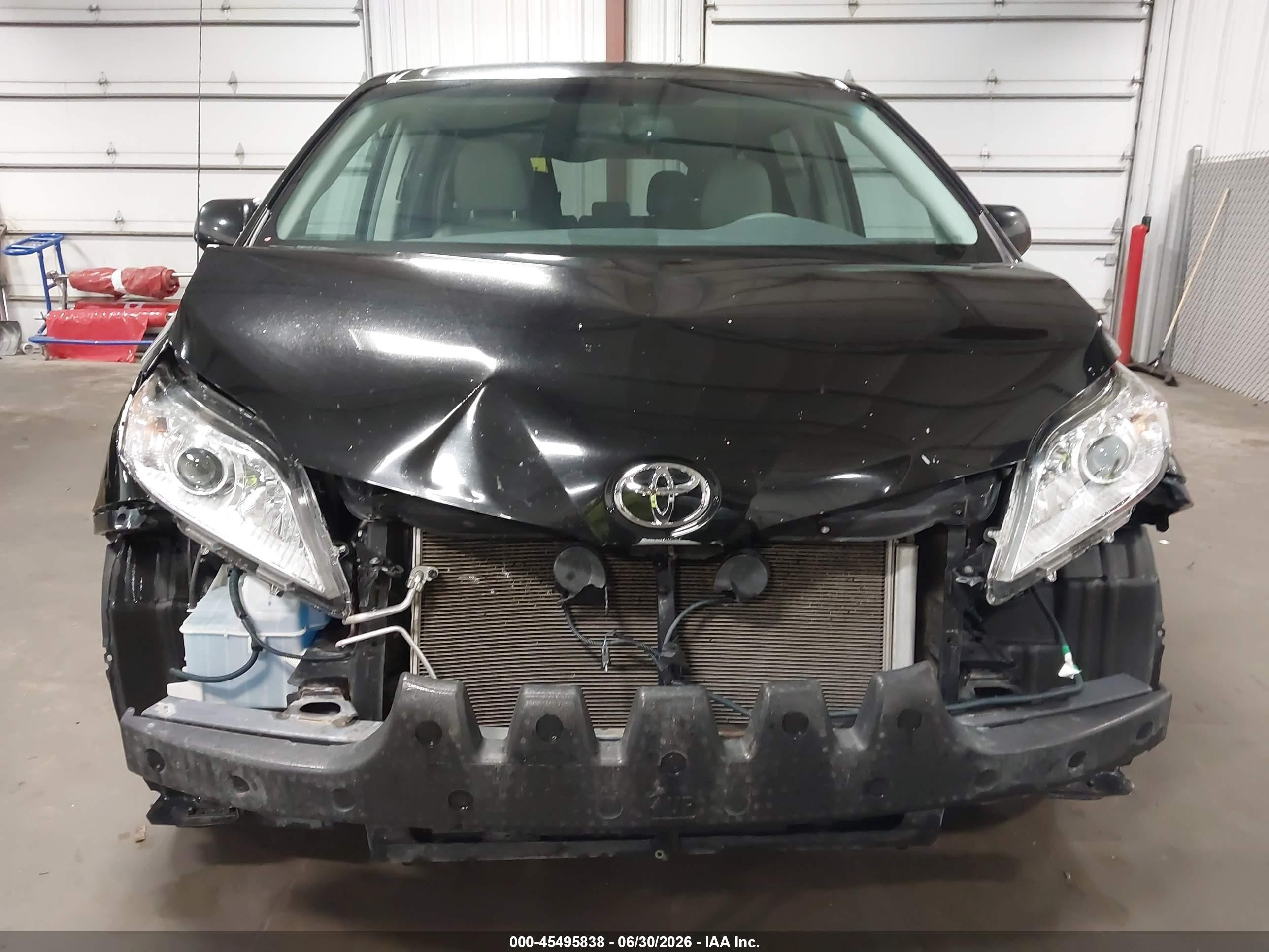 2012 Toyota Sienna Le 7 Passenger Black vin: 5TDJK3DCXCS042245