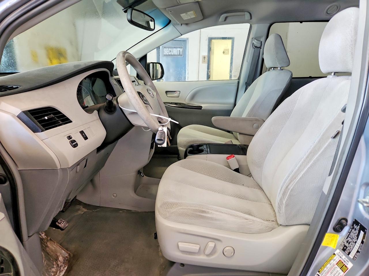 2012 Toyota Sienna Le Silver vin: 5TDJK3DCXCS046697