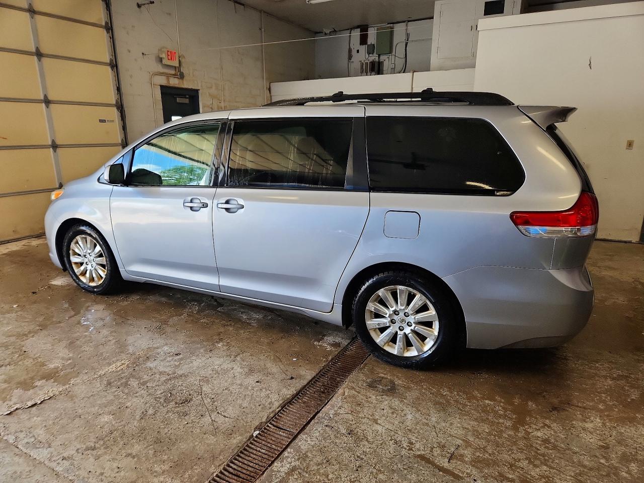 2012 Toyota Sienna Le Silver vin: 5TDJK3DCXCS046697