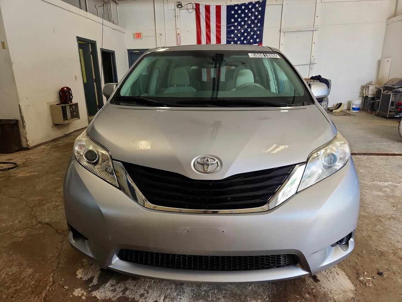 2012 Toyota Sienna Le Silver vin: 5TDJK3DCXCS046697