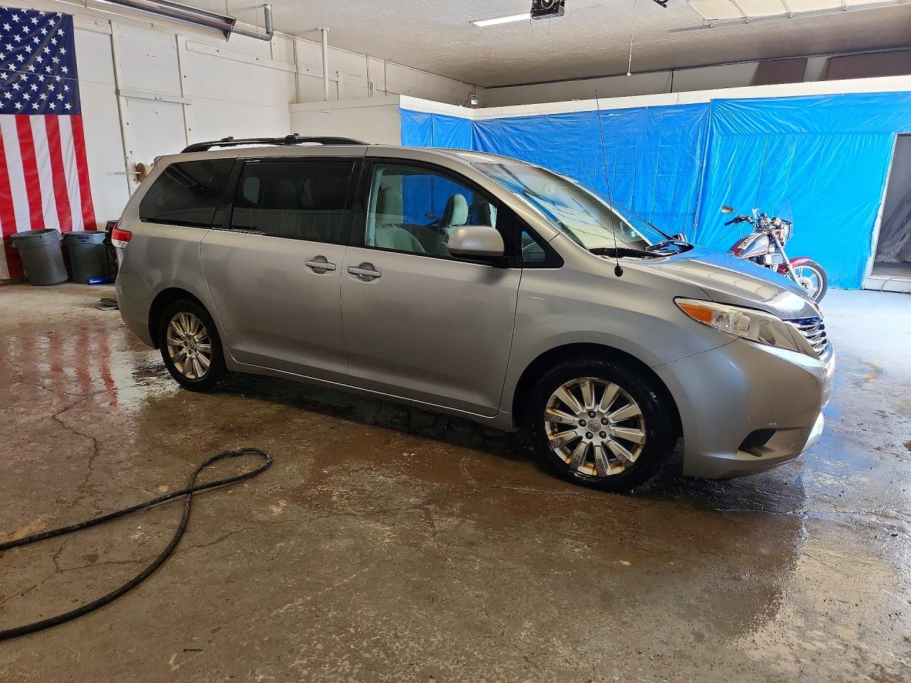 2012 Toyota Sienna Le Silver vin: 5TDJK3DCXCS046697