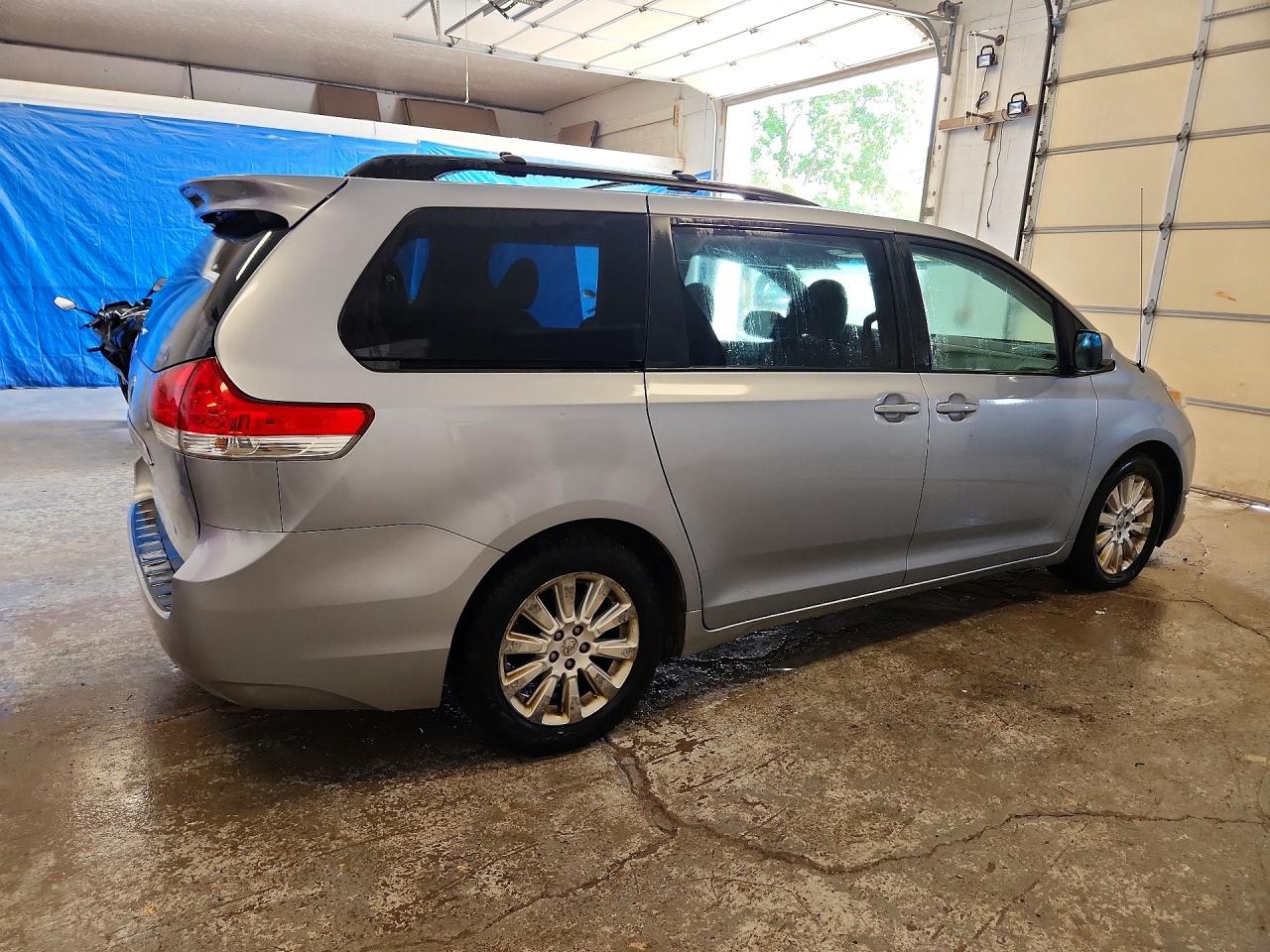 2012 Toyota Sienna Le Silver vin: 5TDJK3DCXCS046697