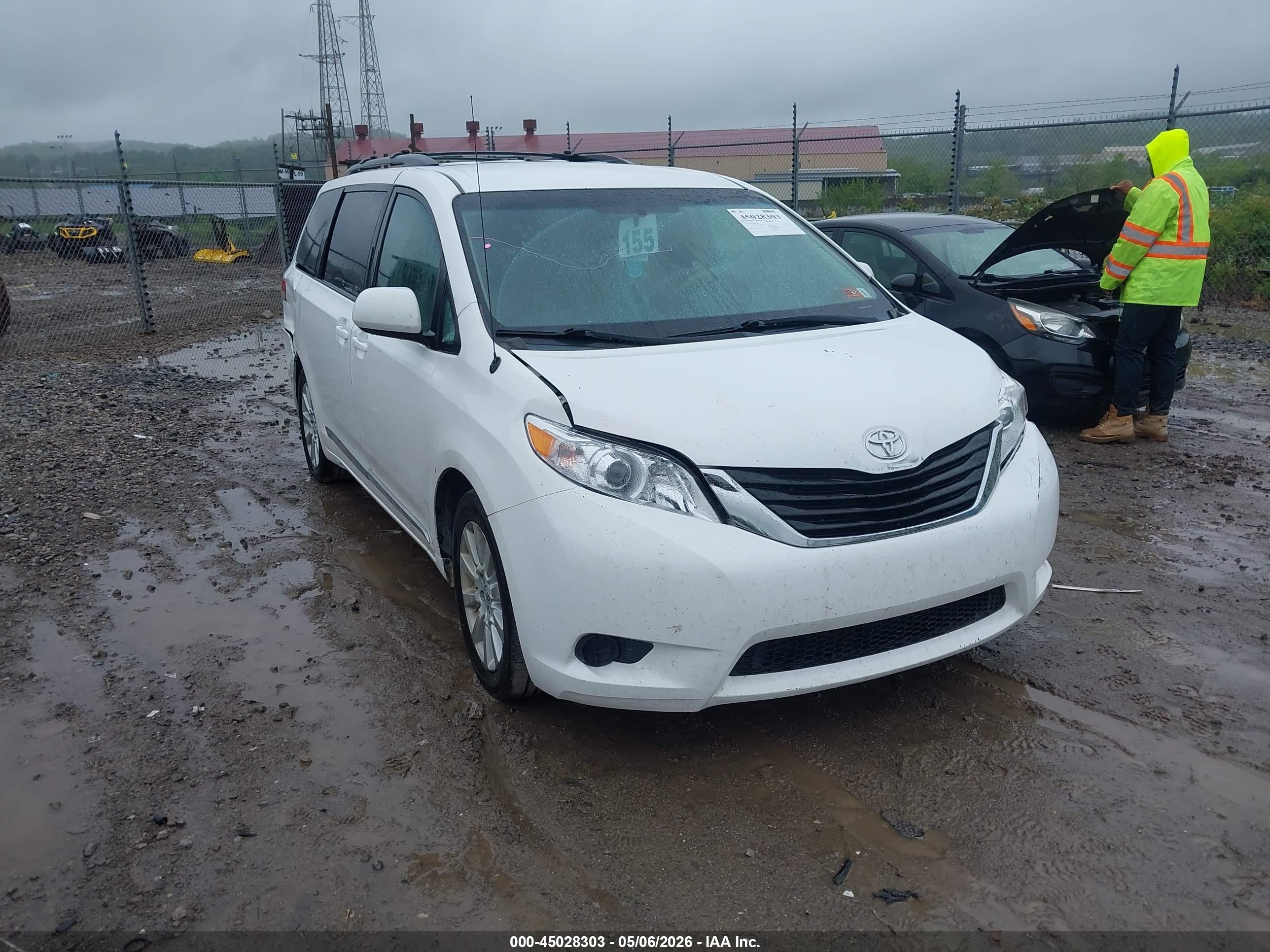 2013 Toyota Sienna Le 7 Passenger Белый vin: 5TDJK3DCXDS057989