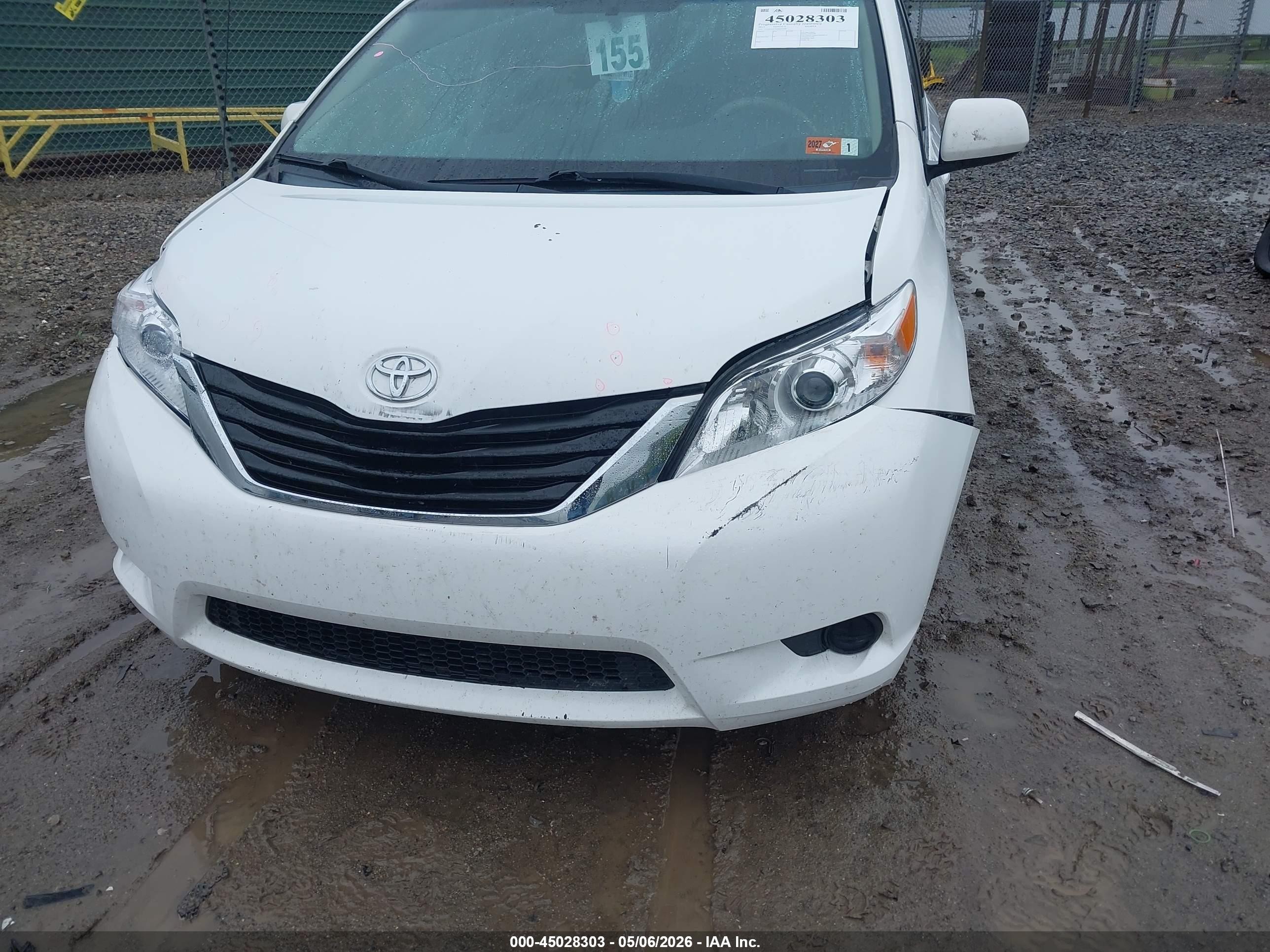 2013 Toyota Sienna Le 7 Passenger White vin: 5TDJK3DCXDS057989