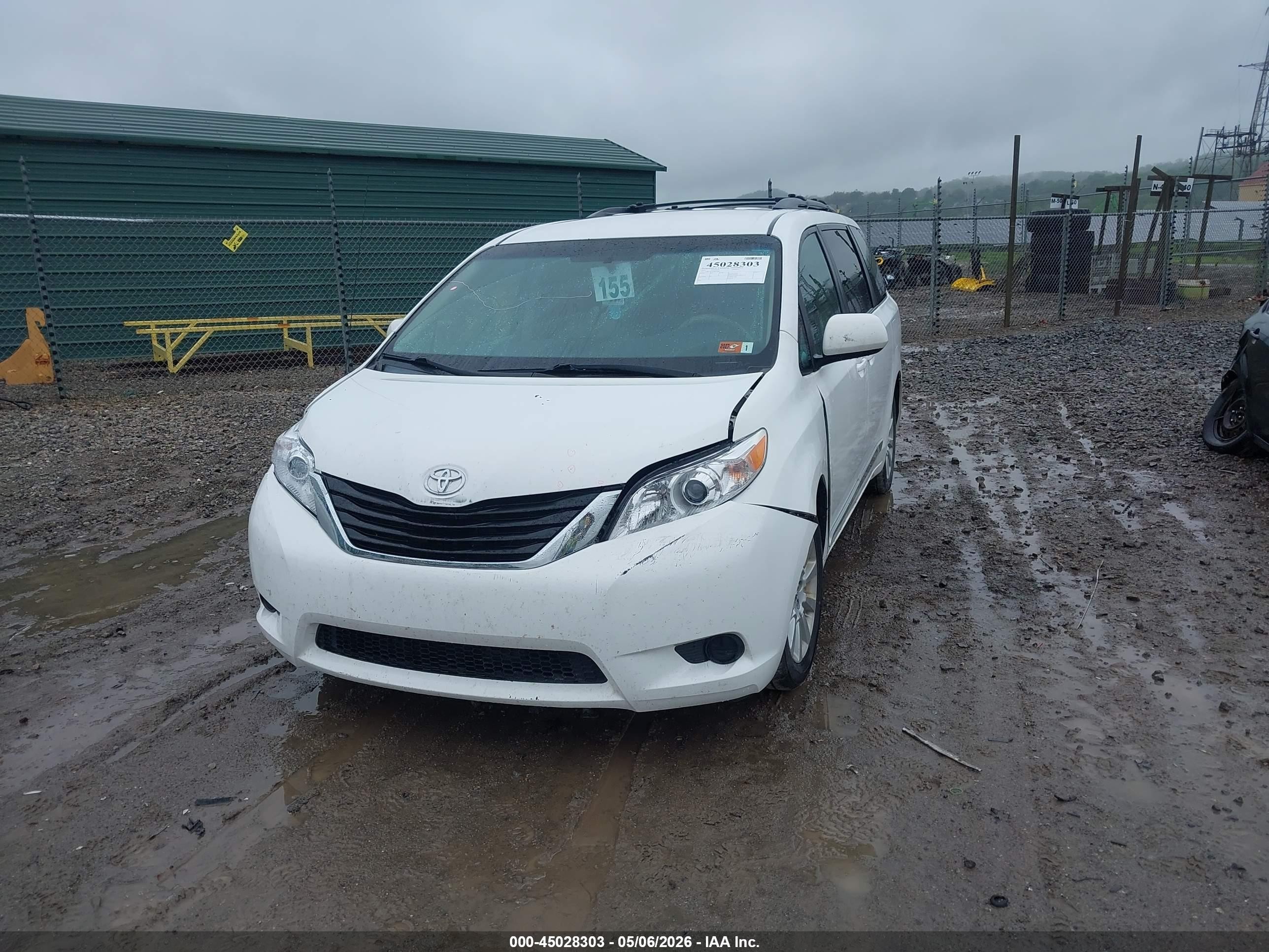 2013 Toyota Sienna Le 7 Passenger White vin: 5TDJK3DCXDS057989