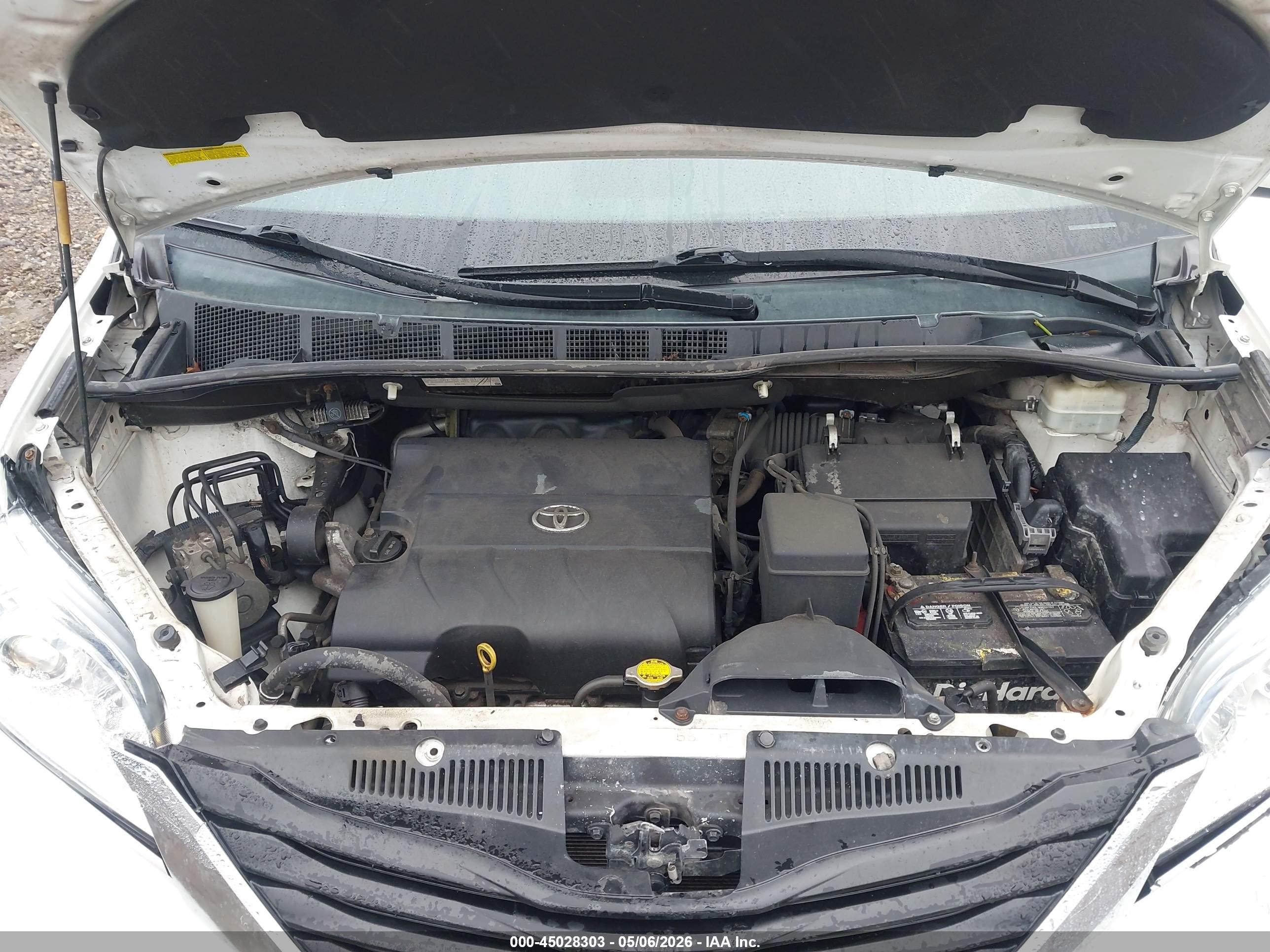 2013 Toyota Sienna Le 7 Passenger White vin: 5TDJK3DCXDS057989