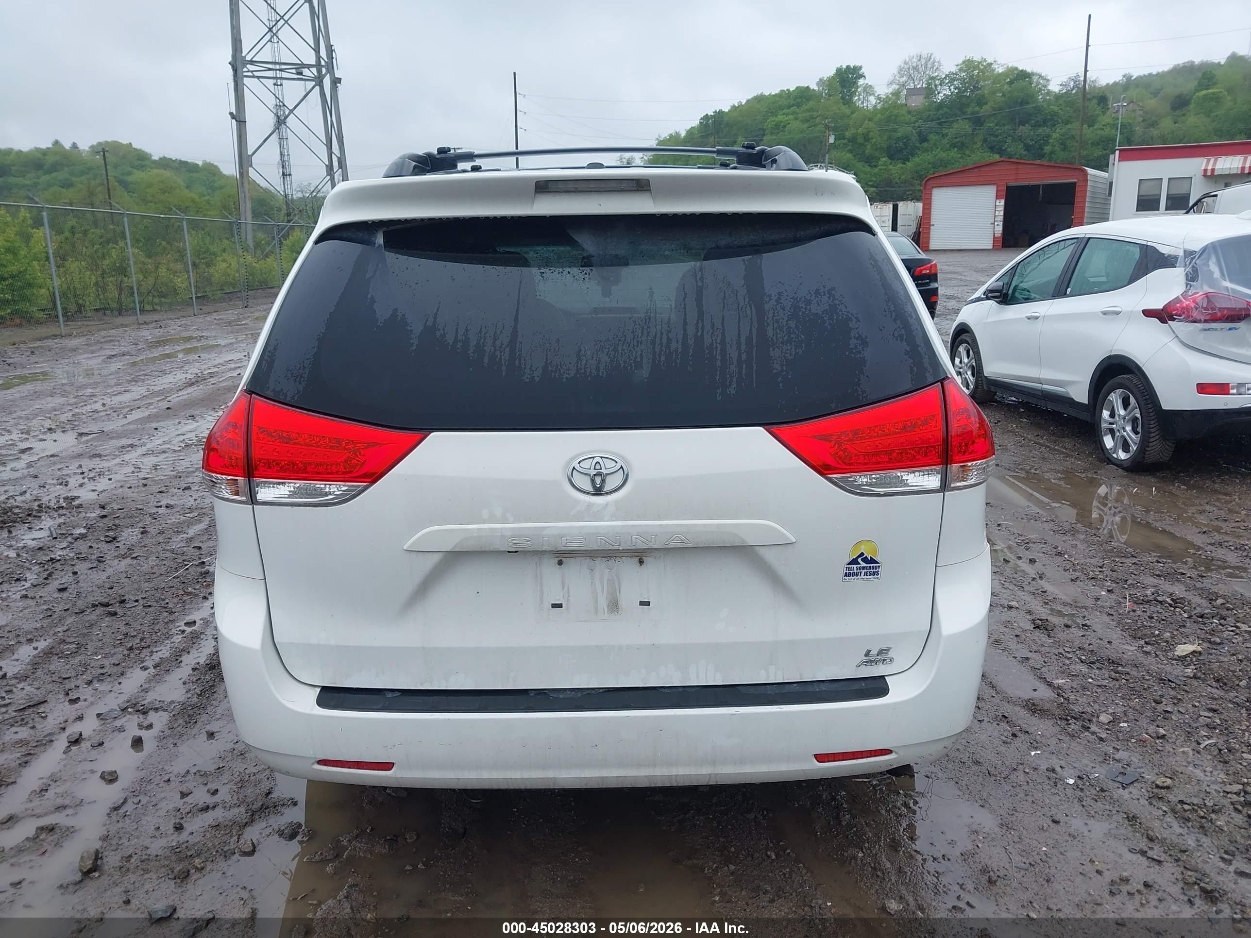 2013 Toyota Sienna Le 7 Passenger White vin: 5TDJK3DCXDS057989
