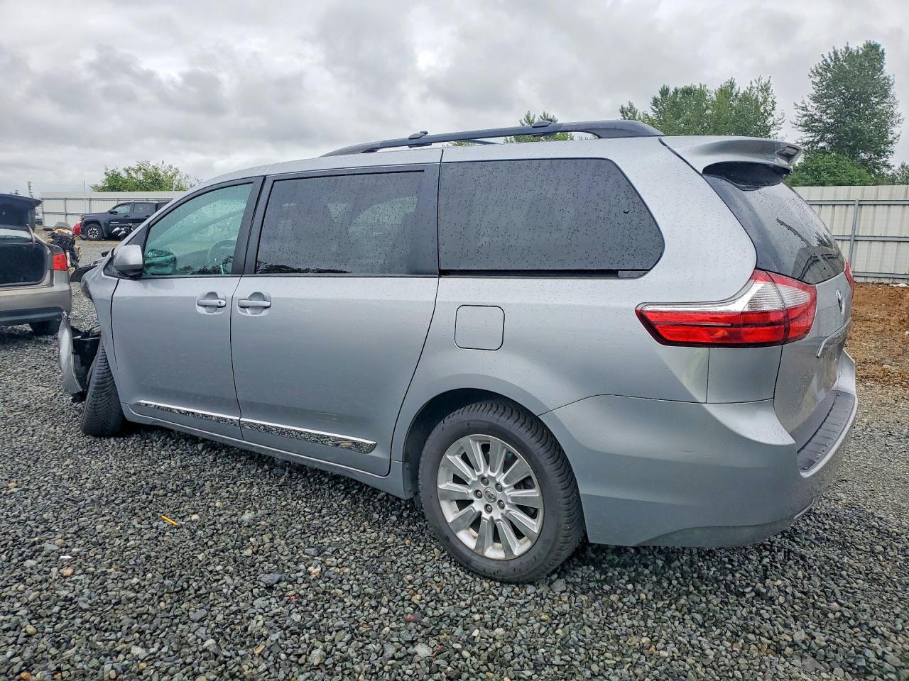 2015 Toyota Sienna Le Silver vin: 5TDJK3DCXFS095080