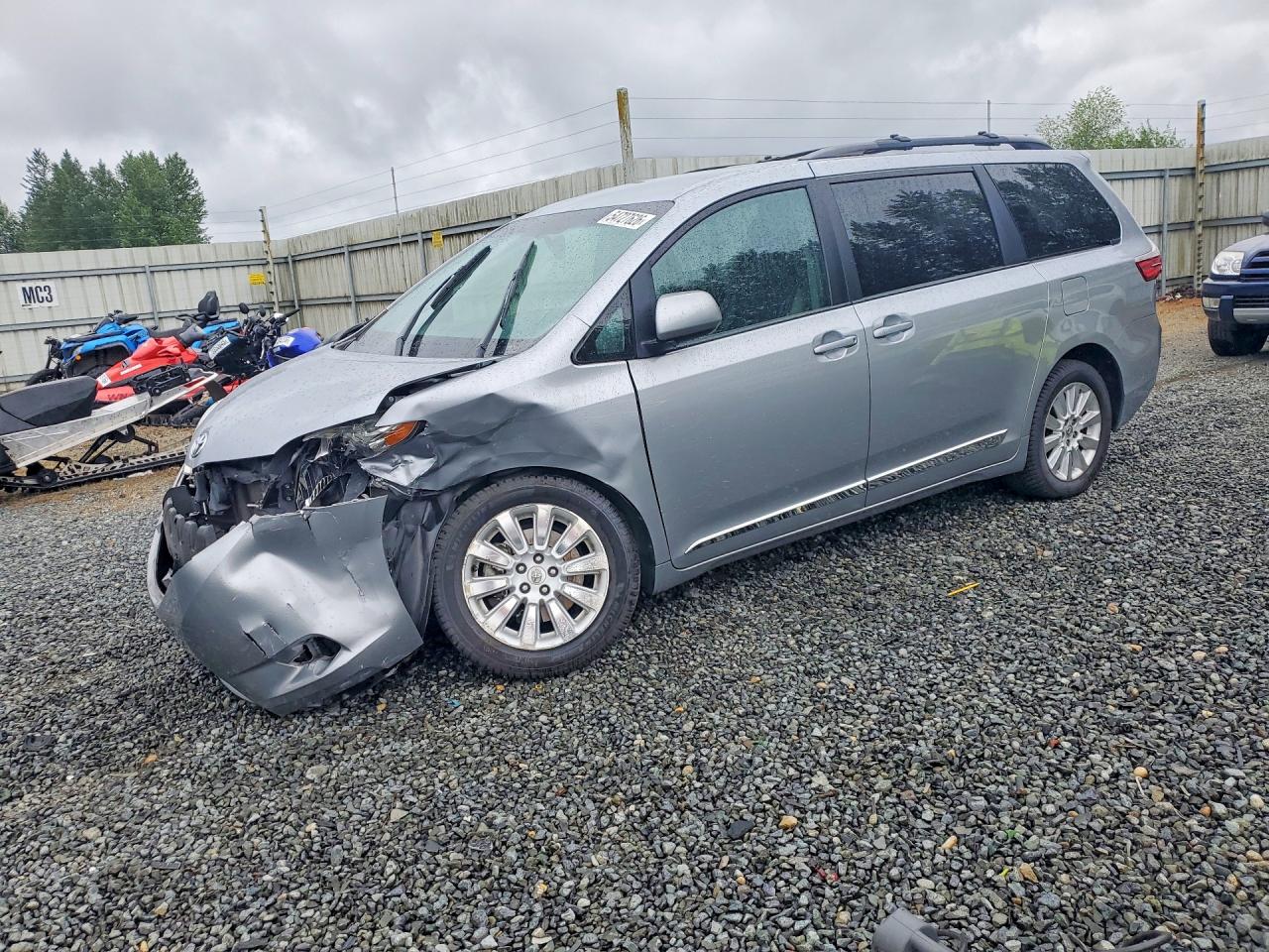 2015 Toyota Sienna Le Silver vin: 5TDJK3DCXFS095080